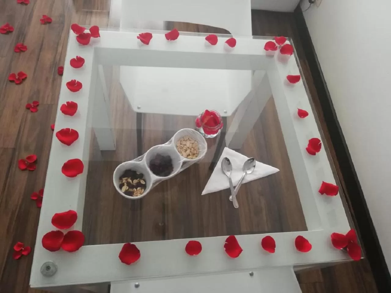 Dining area in Hotel 104 Art Suites