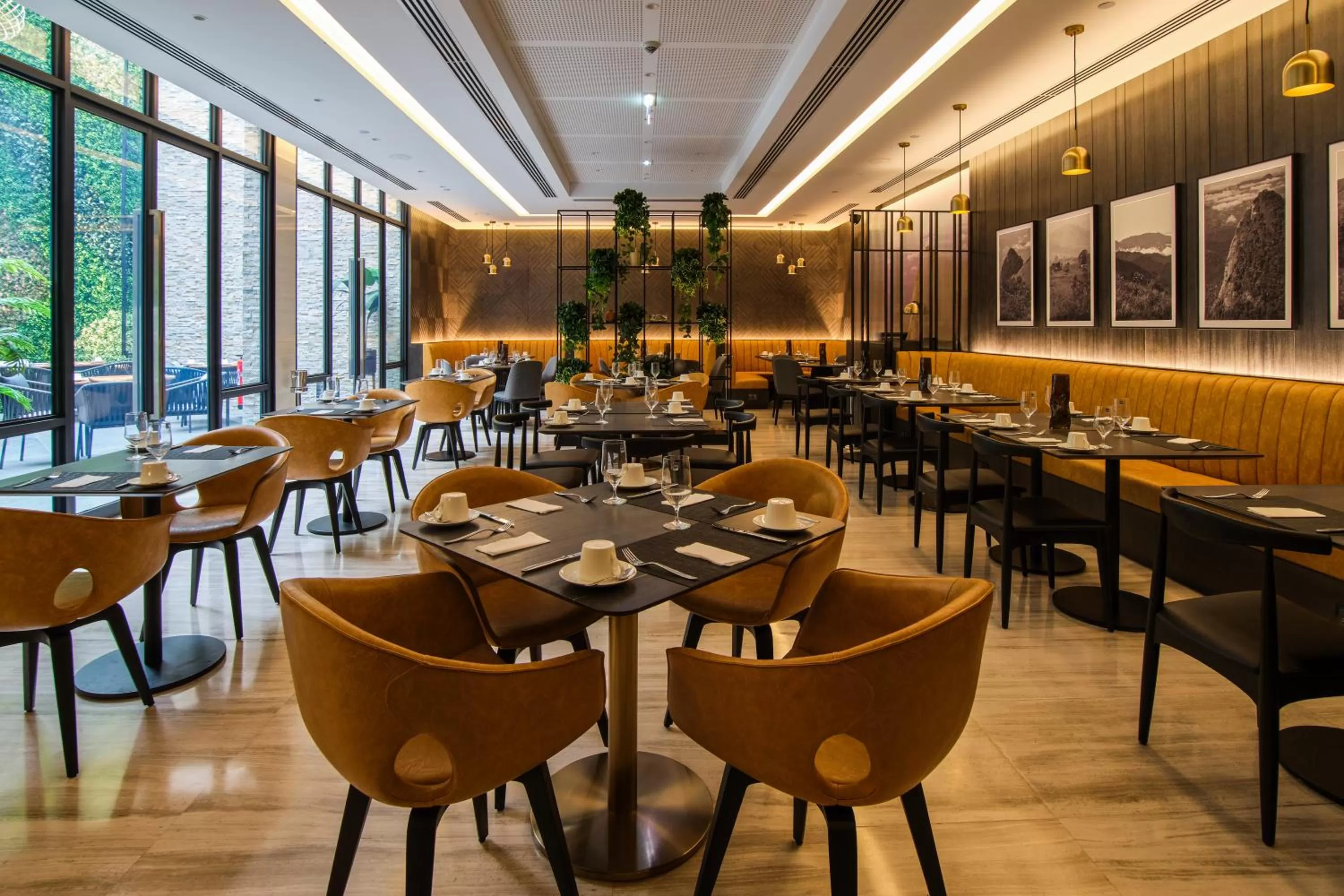 Restaurant/places to eat in K Hotel Douala