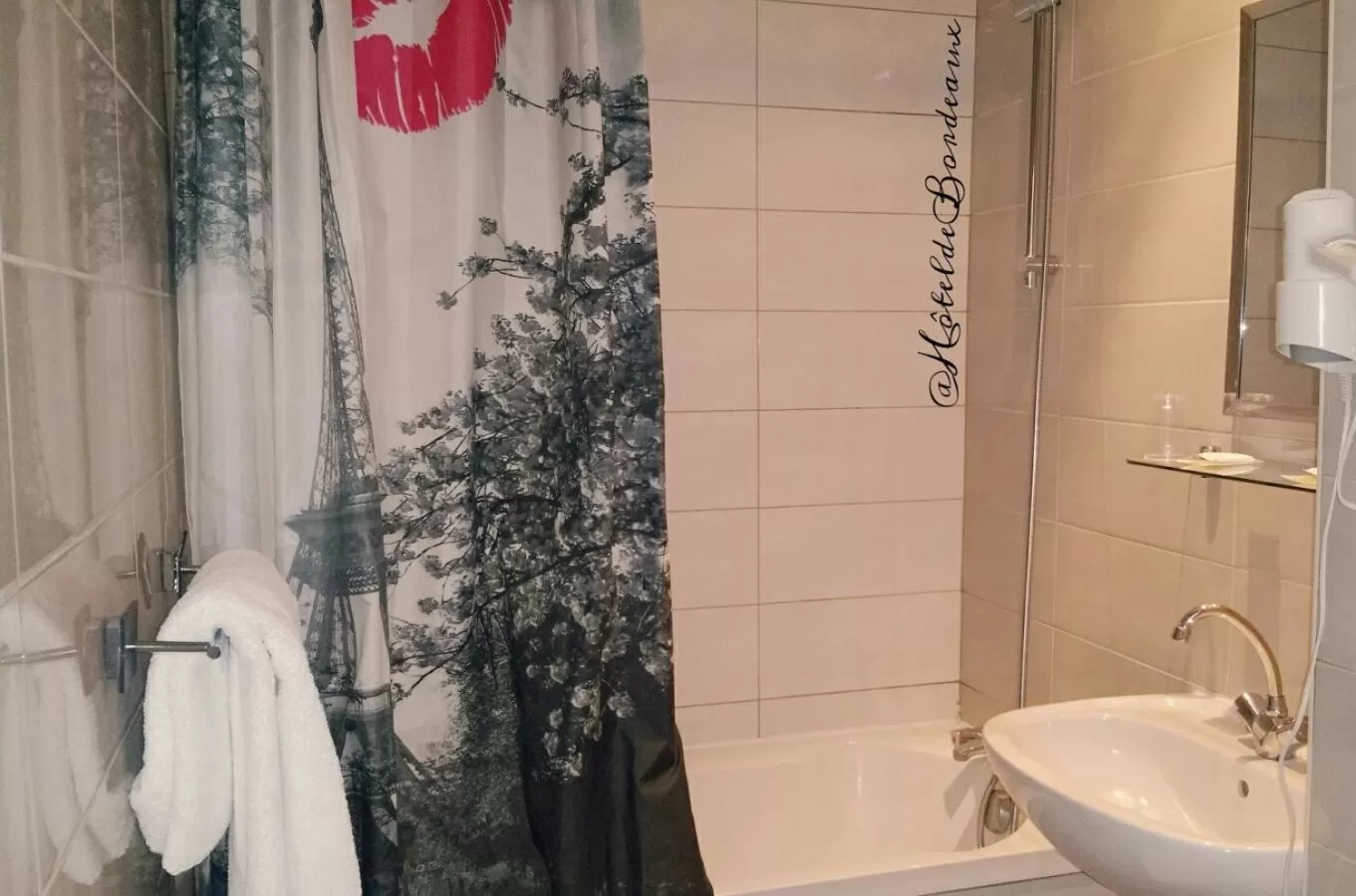 Bathroom in Hôtel de Bordeaux