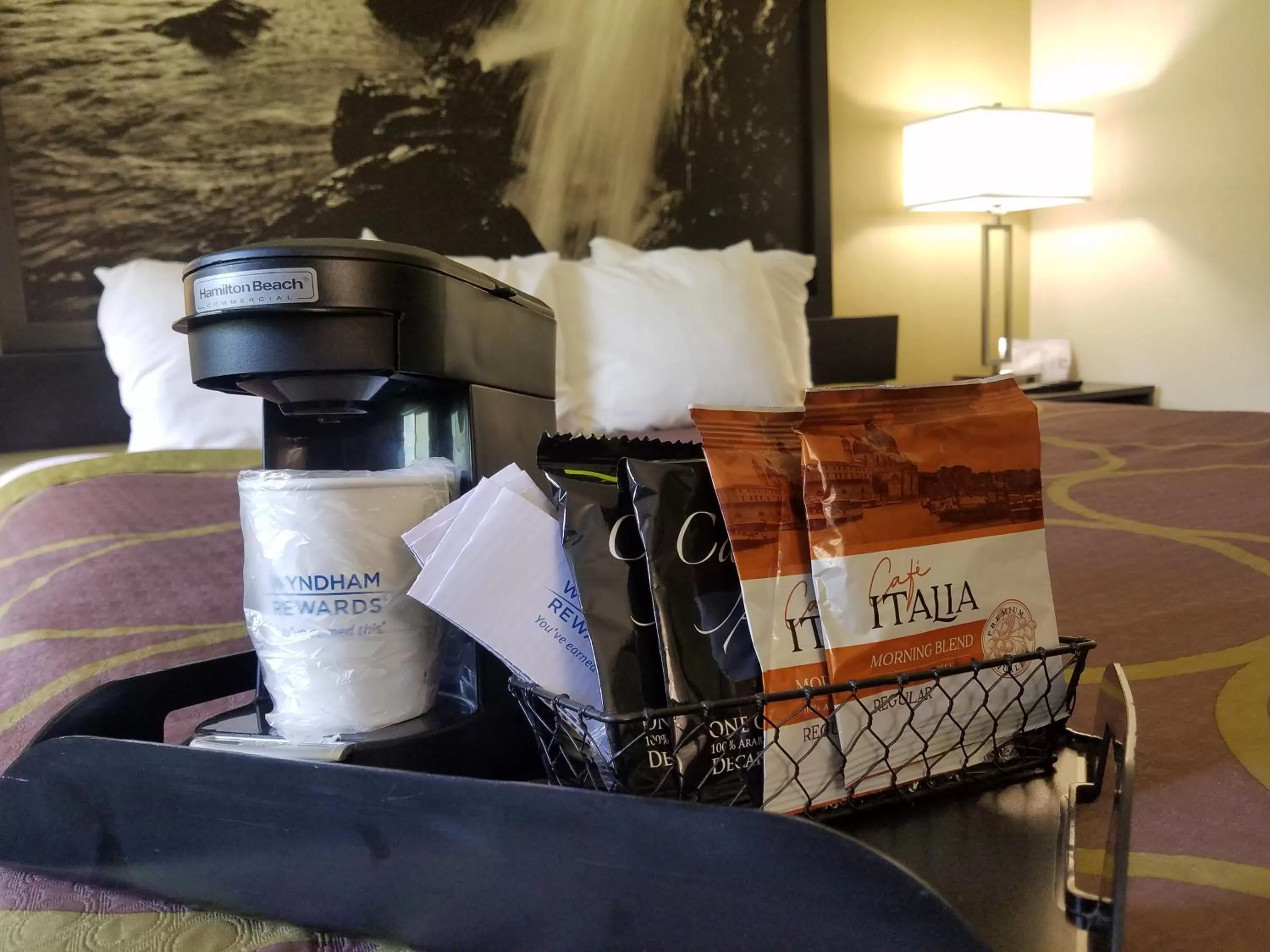 Coffee/tea facilities in Super 8 by Wyndham Independence Kansas City