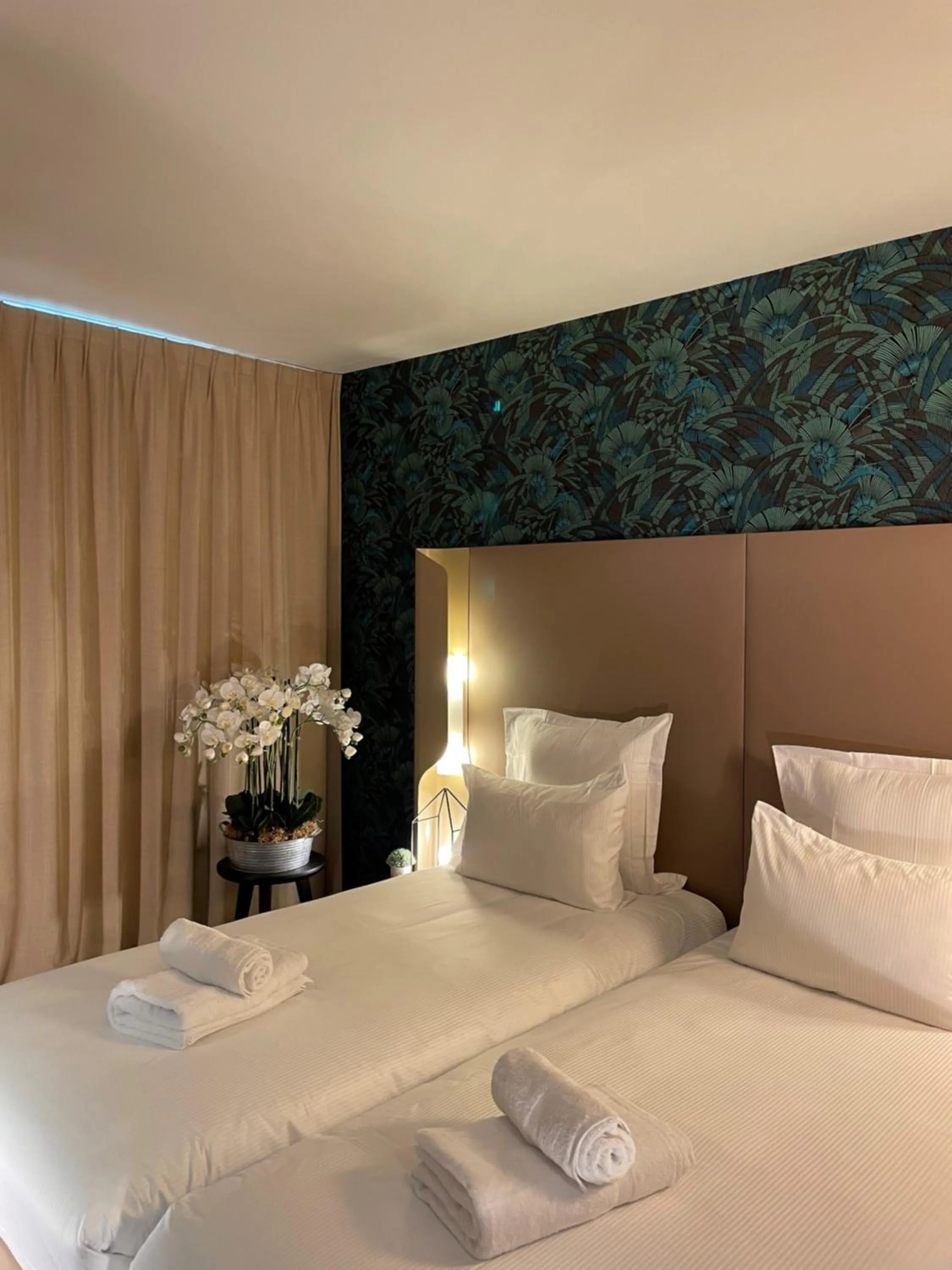 Bedroom, Bed in Dali Hôtel Perpignan - Restaurant