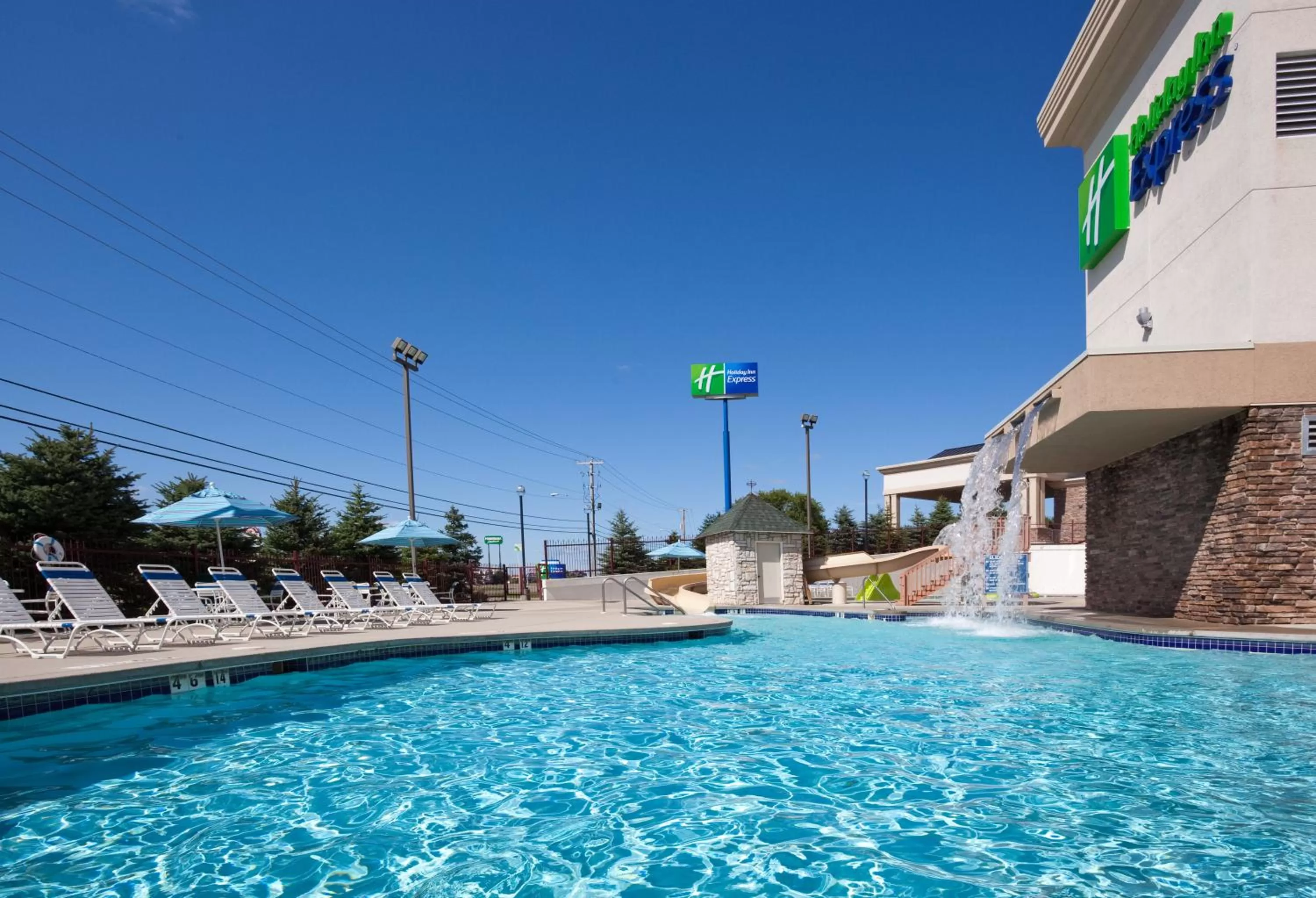 Swimming pool in Holiday Inn Express Wisconsin Dells by IHG