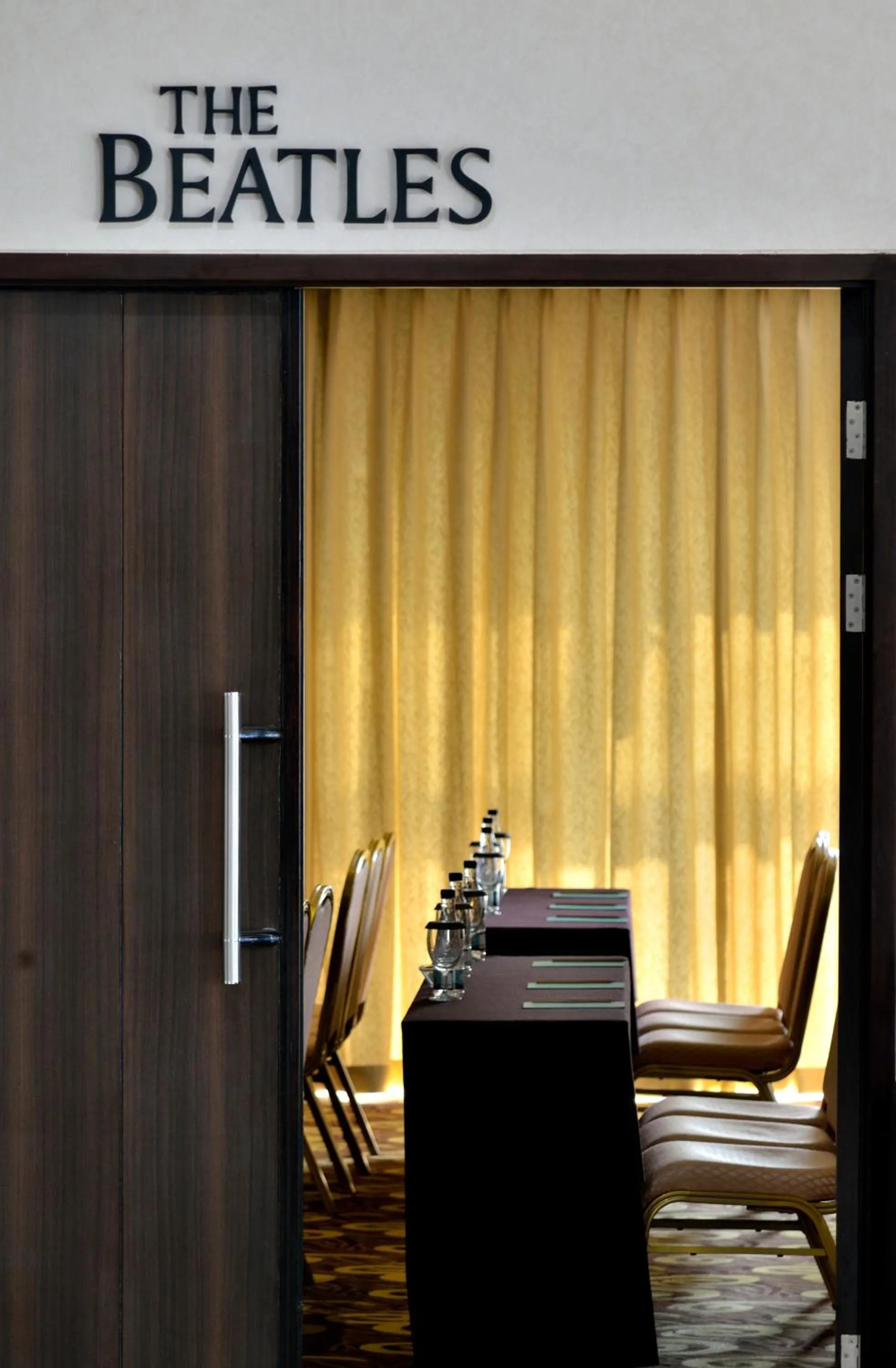 Business facilities in Hotel California Bandung