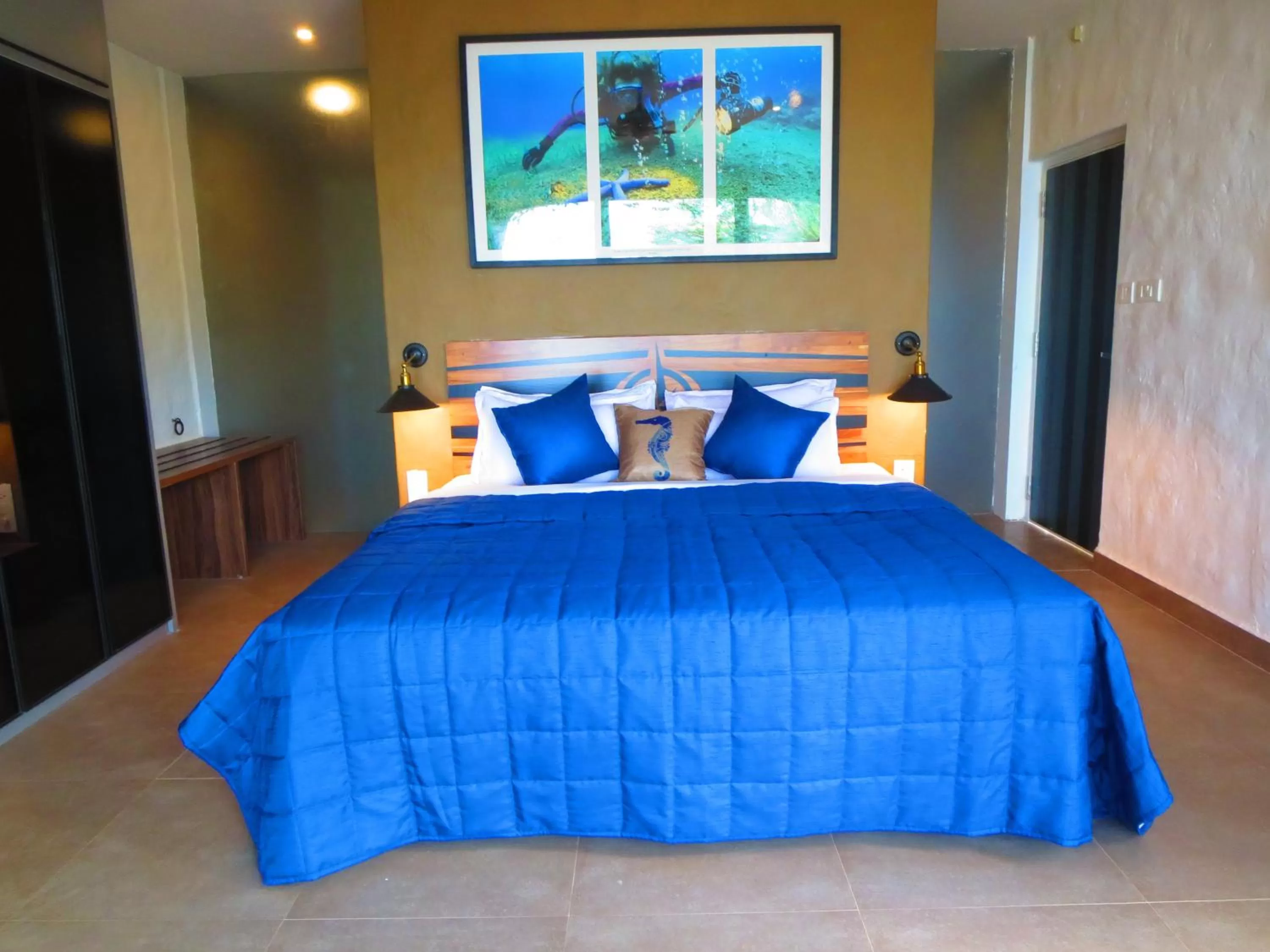 Bed in Cintacor Island Resort