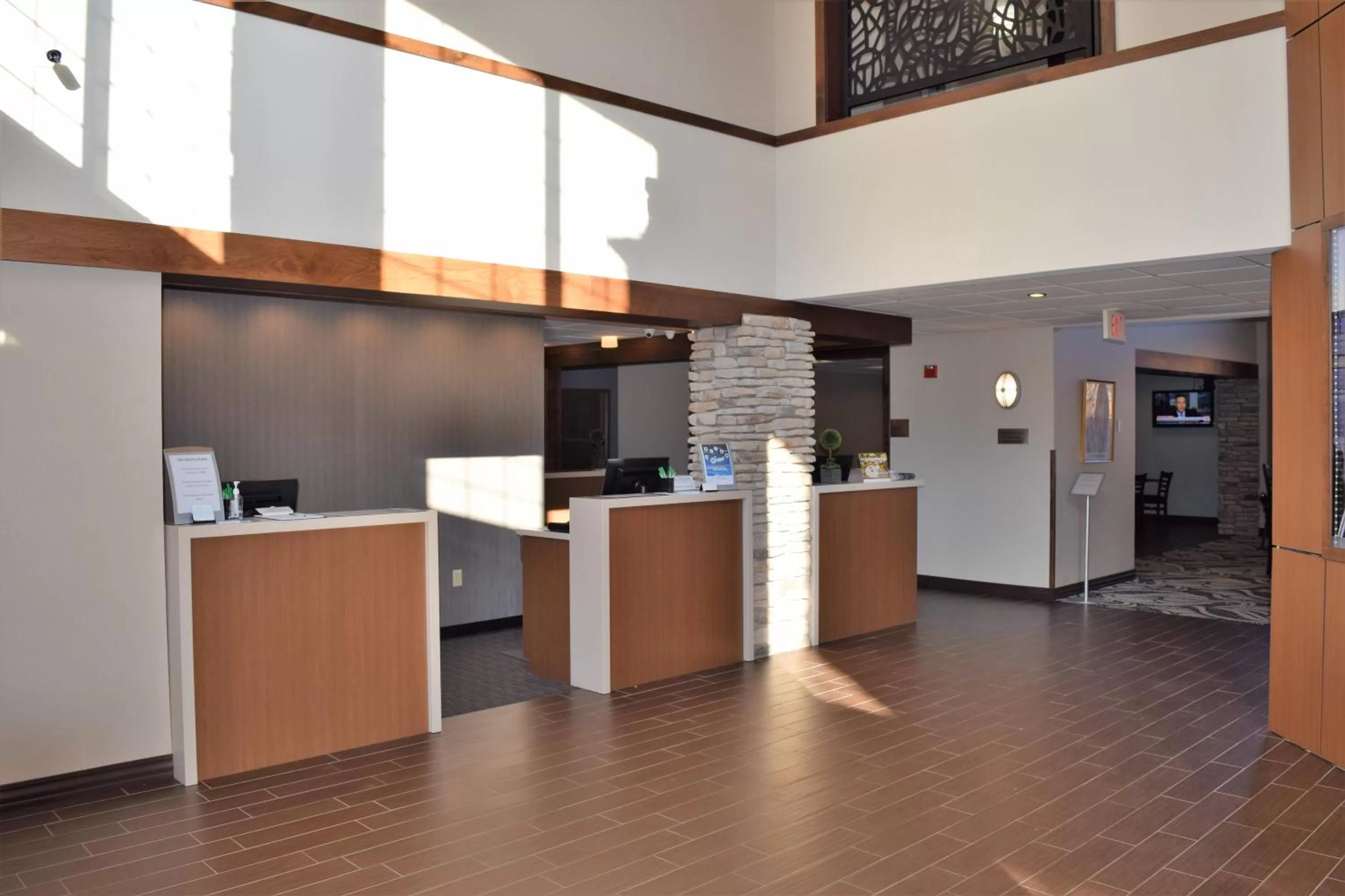 Lobby or reception in Wyndham Garden Madison Fitchburg