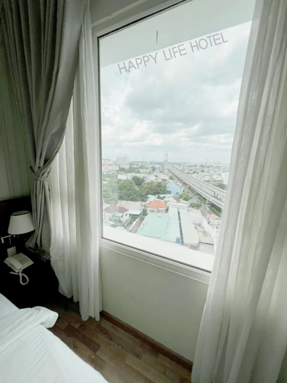 City view, Bed in Happy Life Hotel District 7 Gần SECC