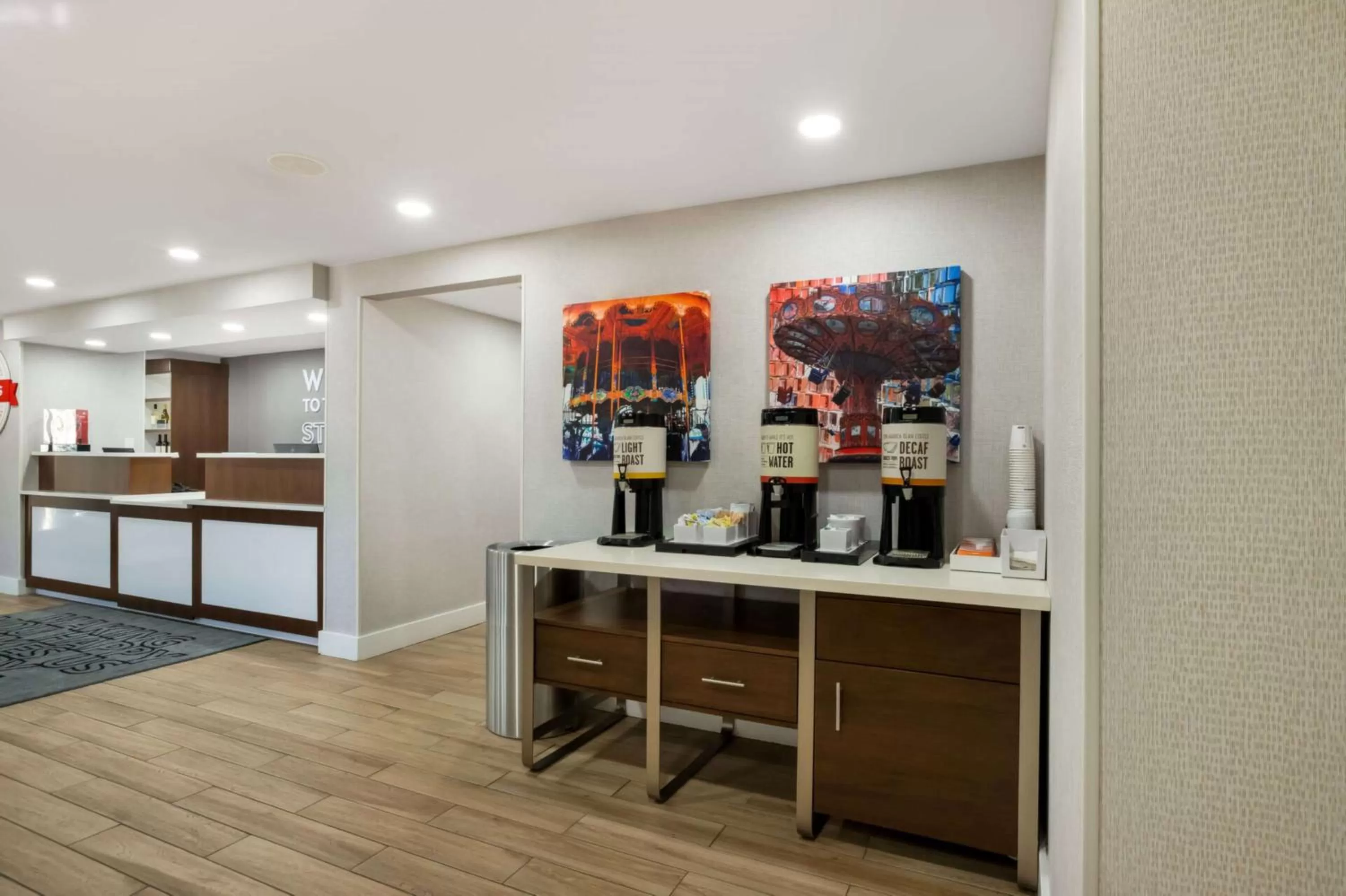 Dining area in Hampton Inn Philadelphia/Willow Grove