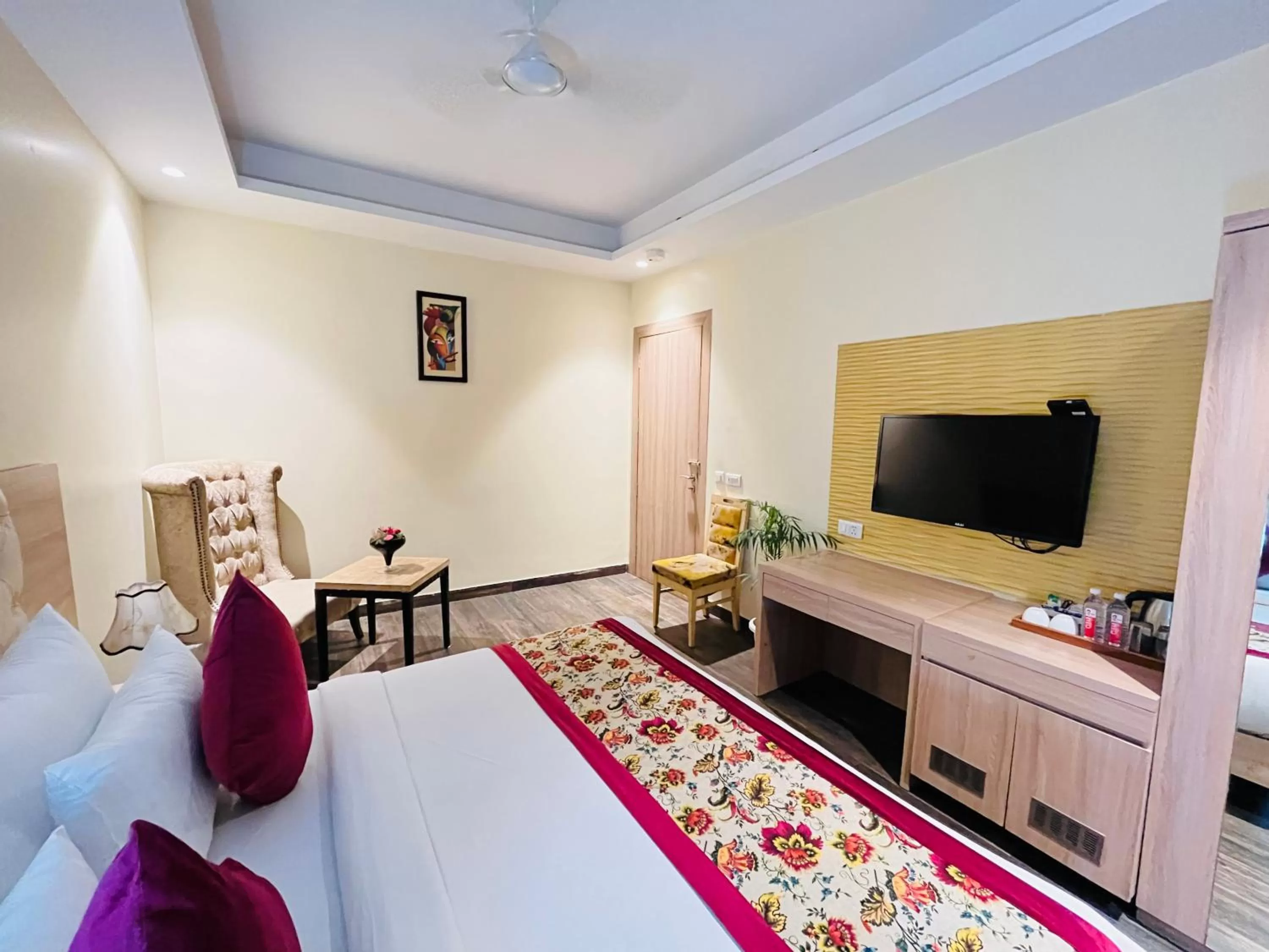 Bed in Hotel Banz near Delhi Airport