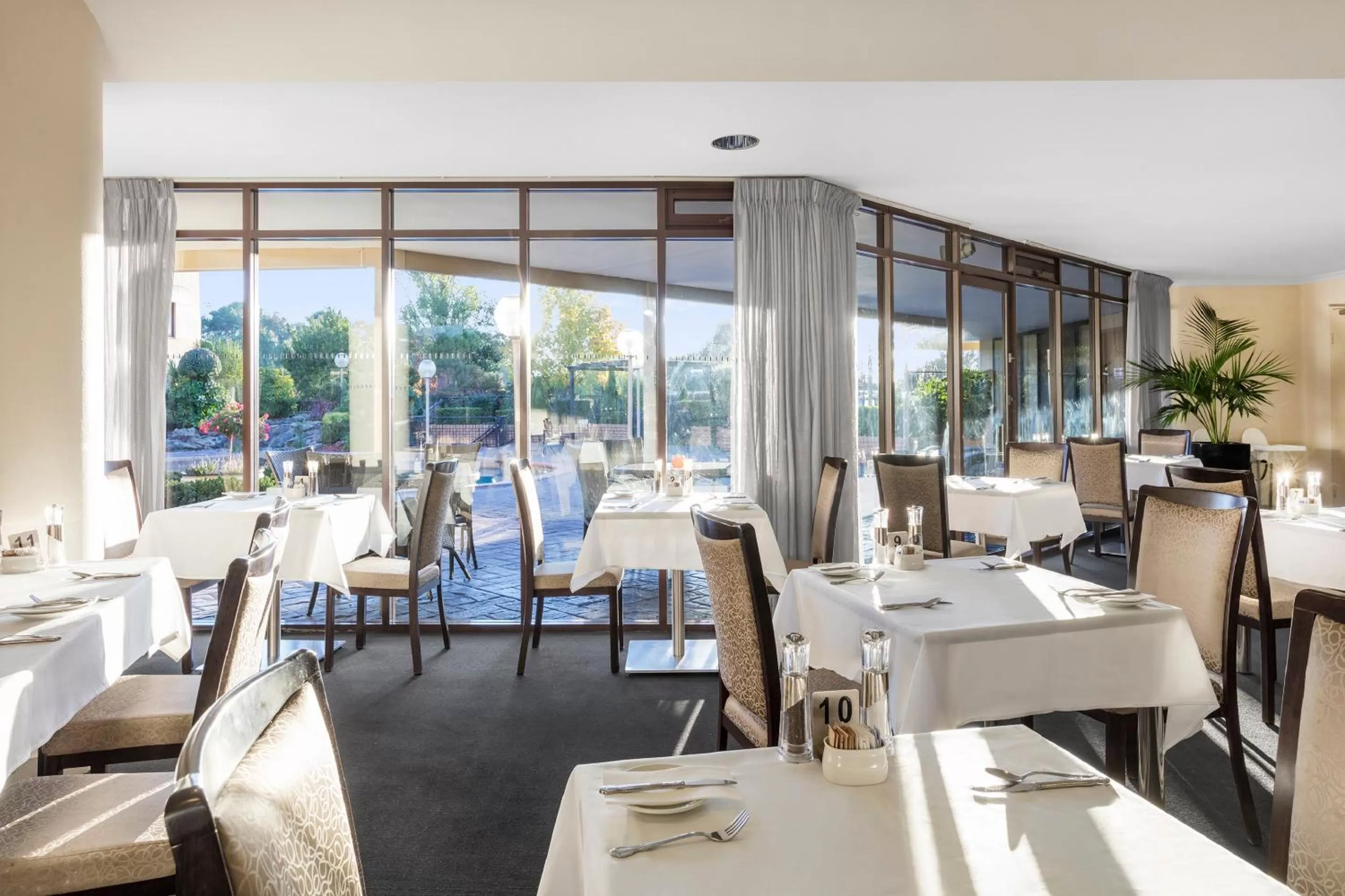 Restaurant/places to eat in Garden City Hotel, Best Western Signature Collection