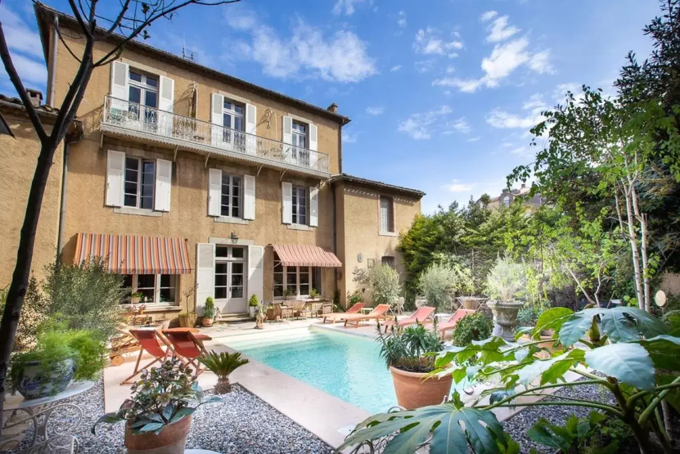 Property building, Swimming Pool in Carcassonne Bed and Breakfast du Palais Property building, Swimming Pool in Carcassonne Bed and Breakfast du Palais