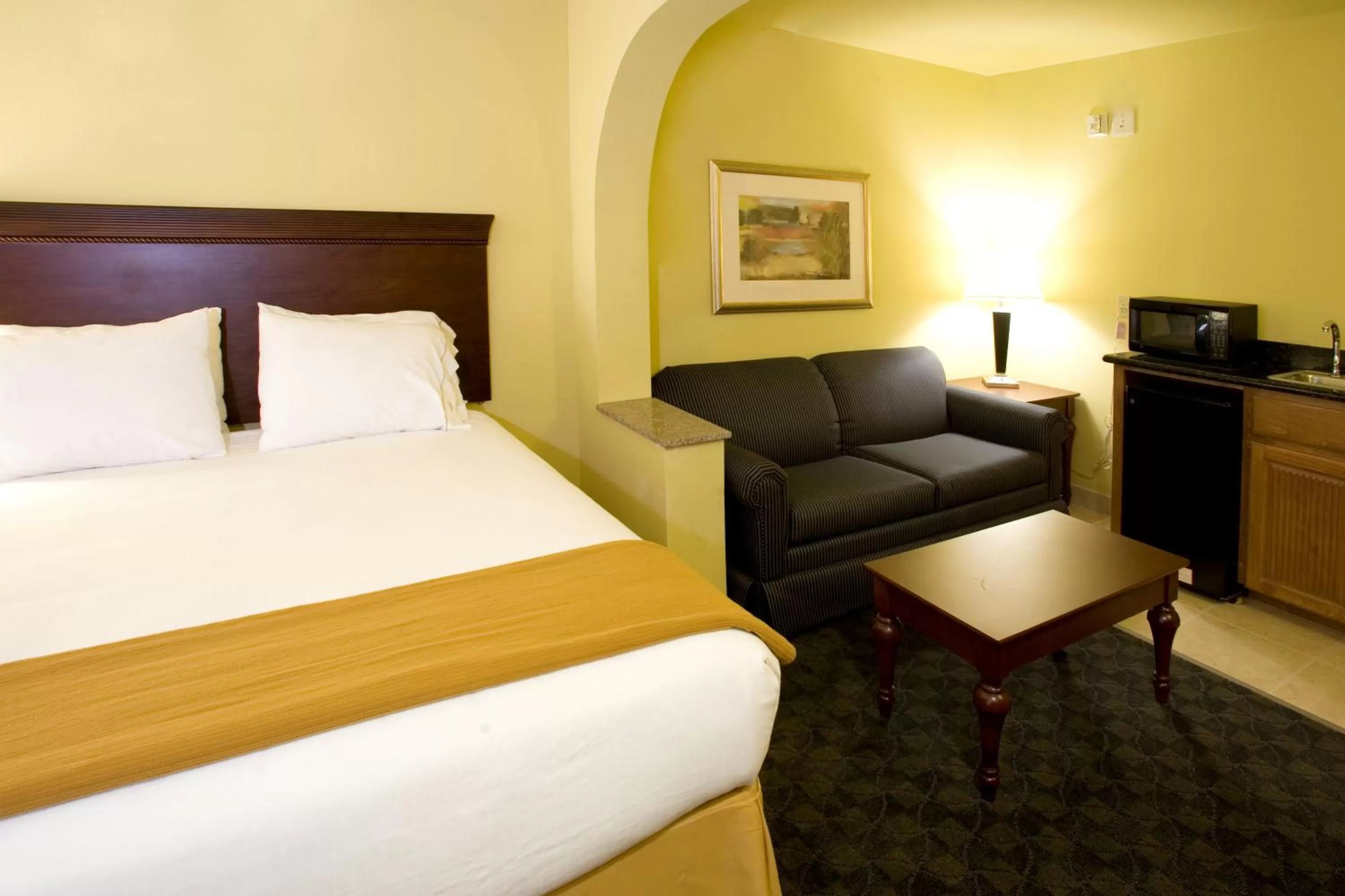 Bed in Holiday Inn Express & Suites, Corpus Christi NW, Calallen by IHG