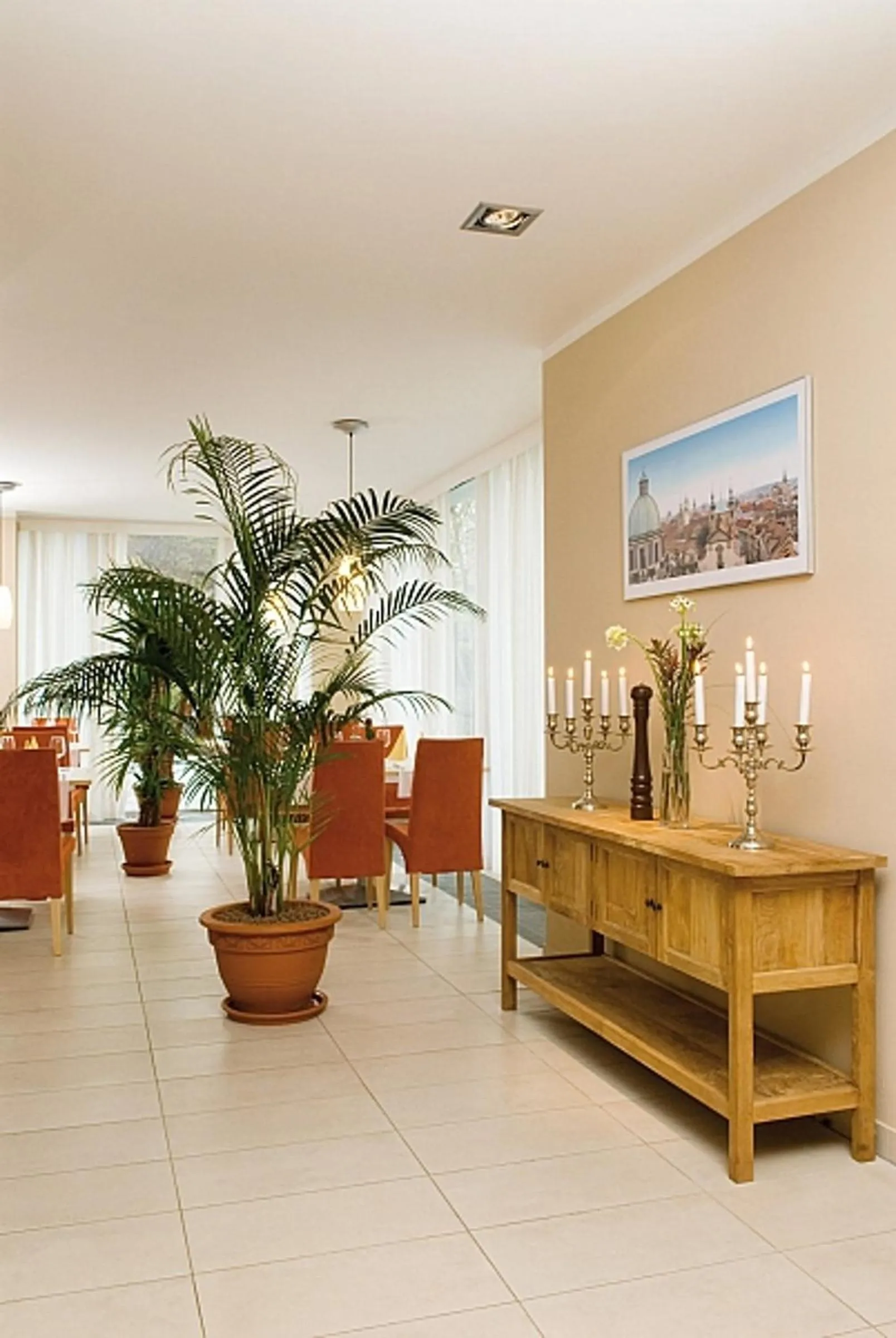 Restaurant/places to eat in Hotel Michael