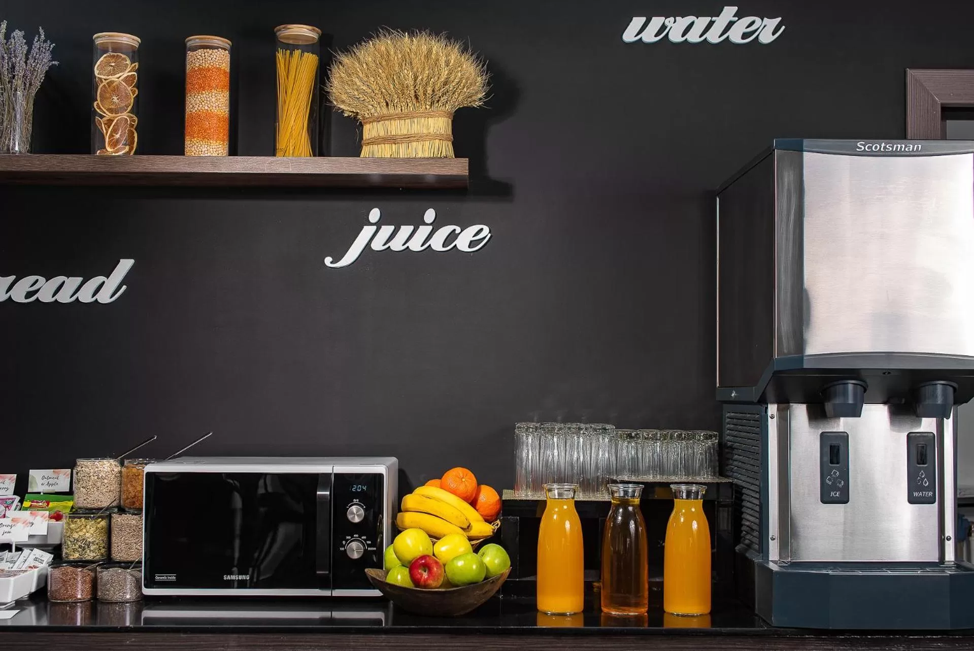 Breakfast in Thomas Albert Hotel