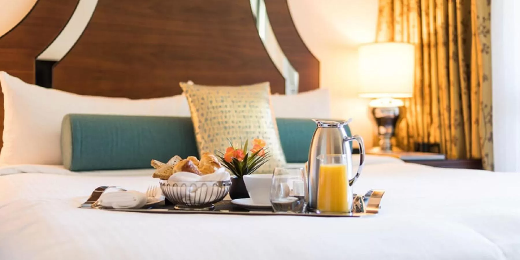 Bed in L'Hermitage Hotel