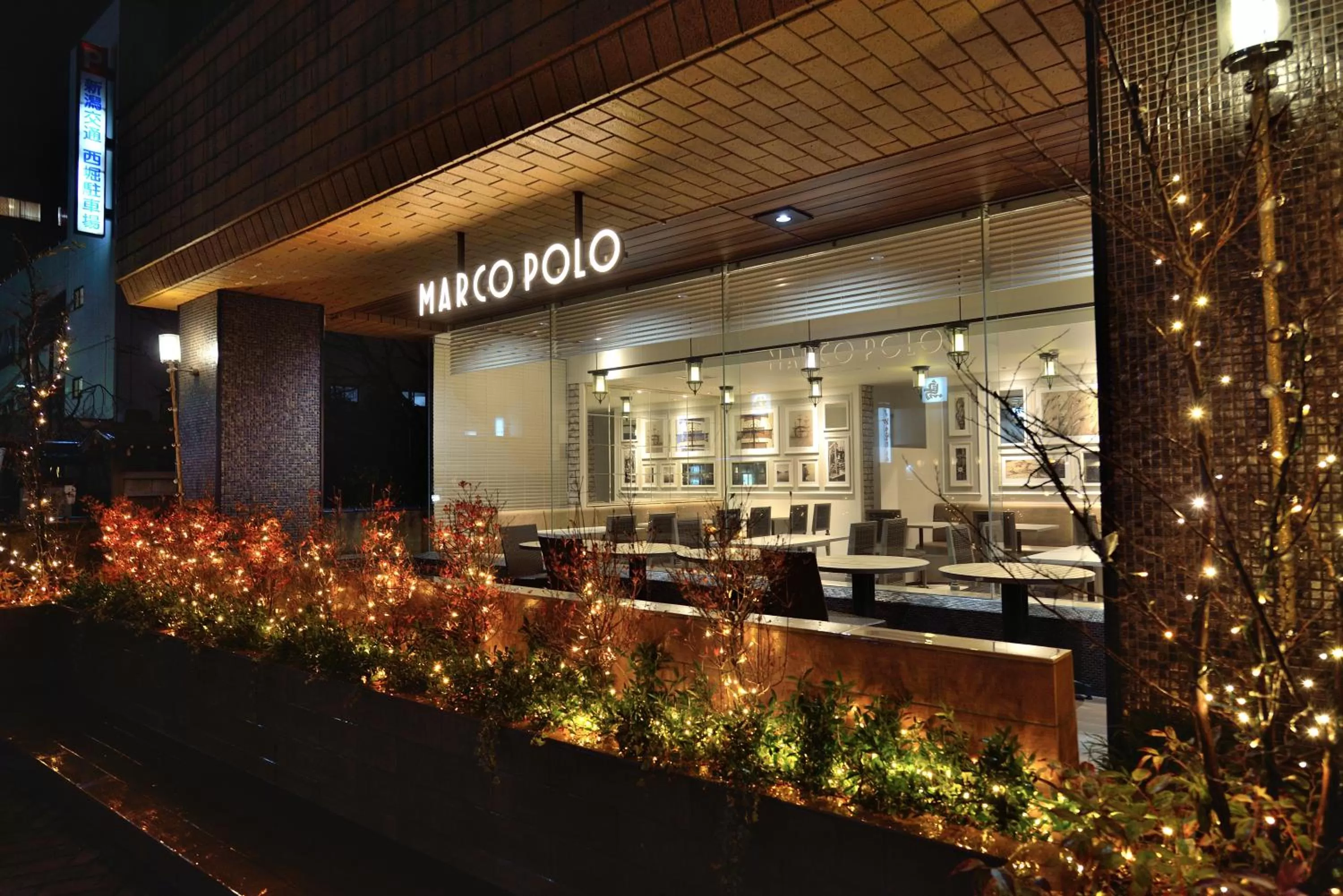 Restaurant/places to eat in The Italia Ken