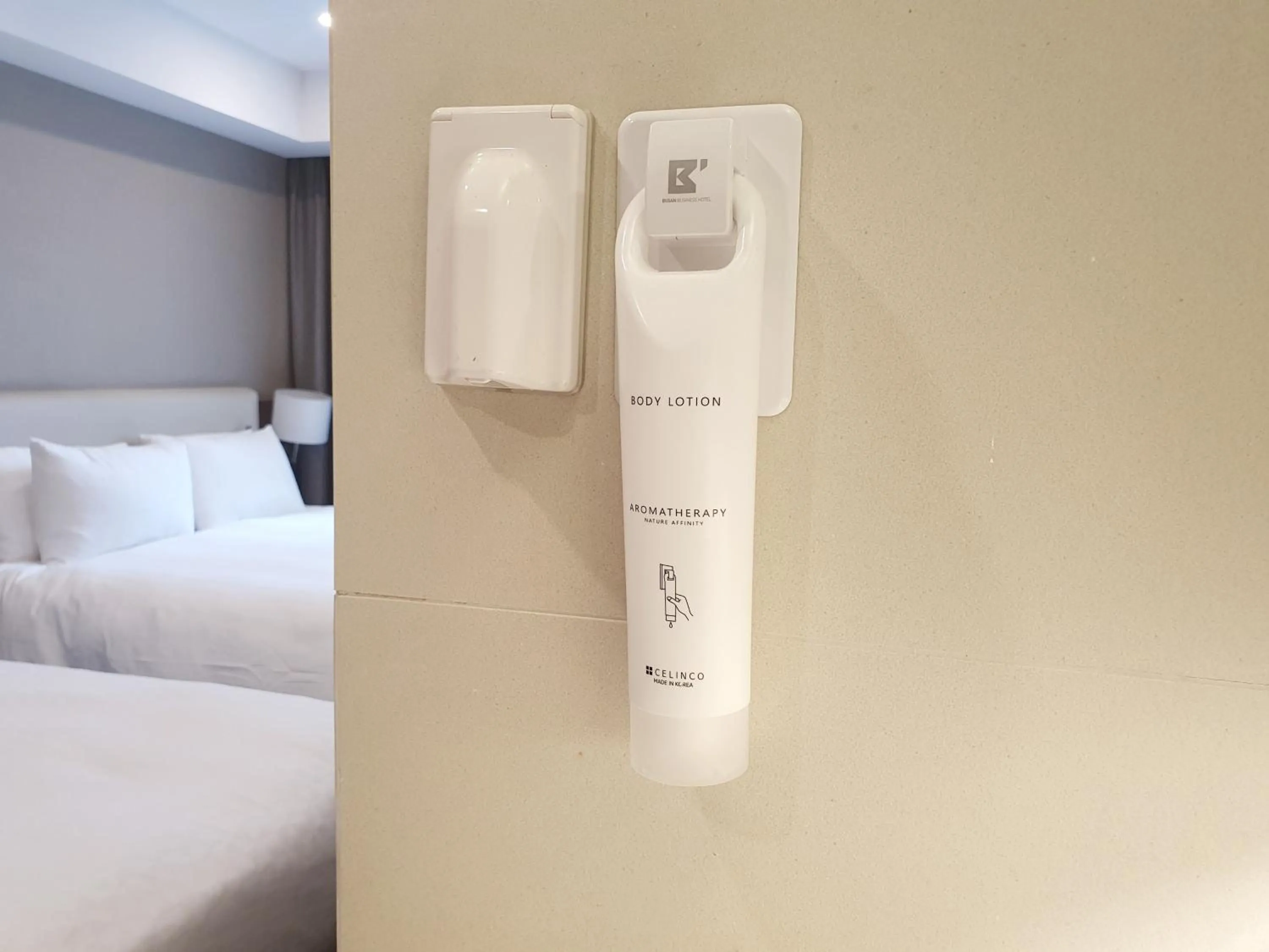 Bathroom, Bed in Busan Business Hotel