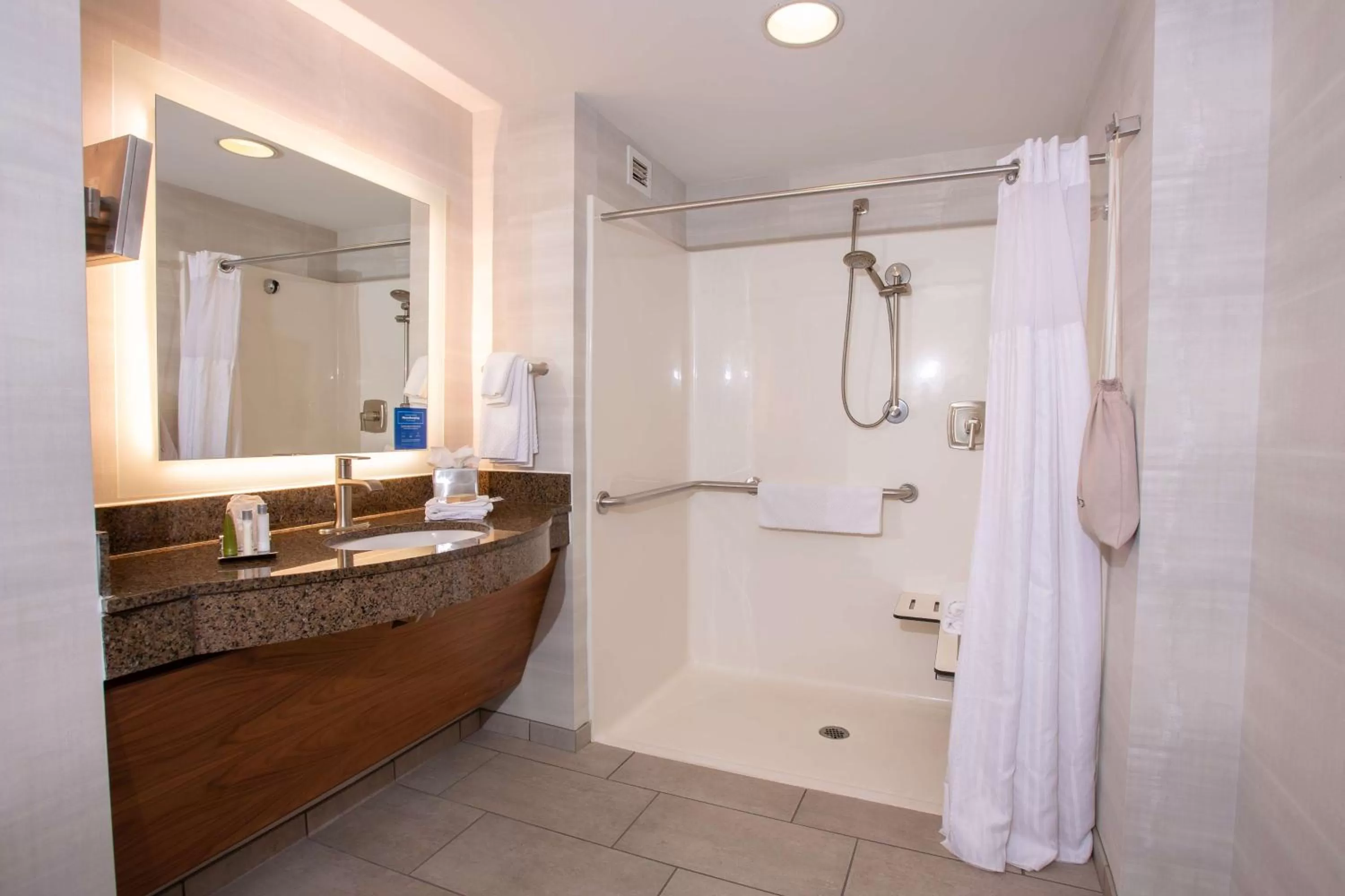 Shower in DoubleTree by Hilton Bay City - Riverfront