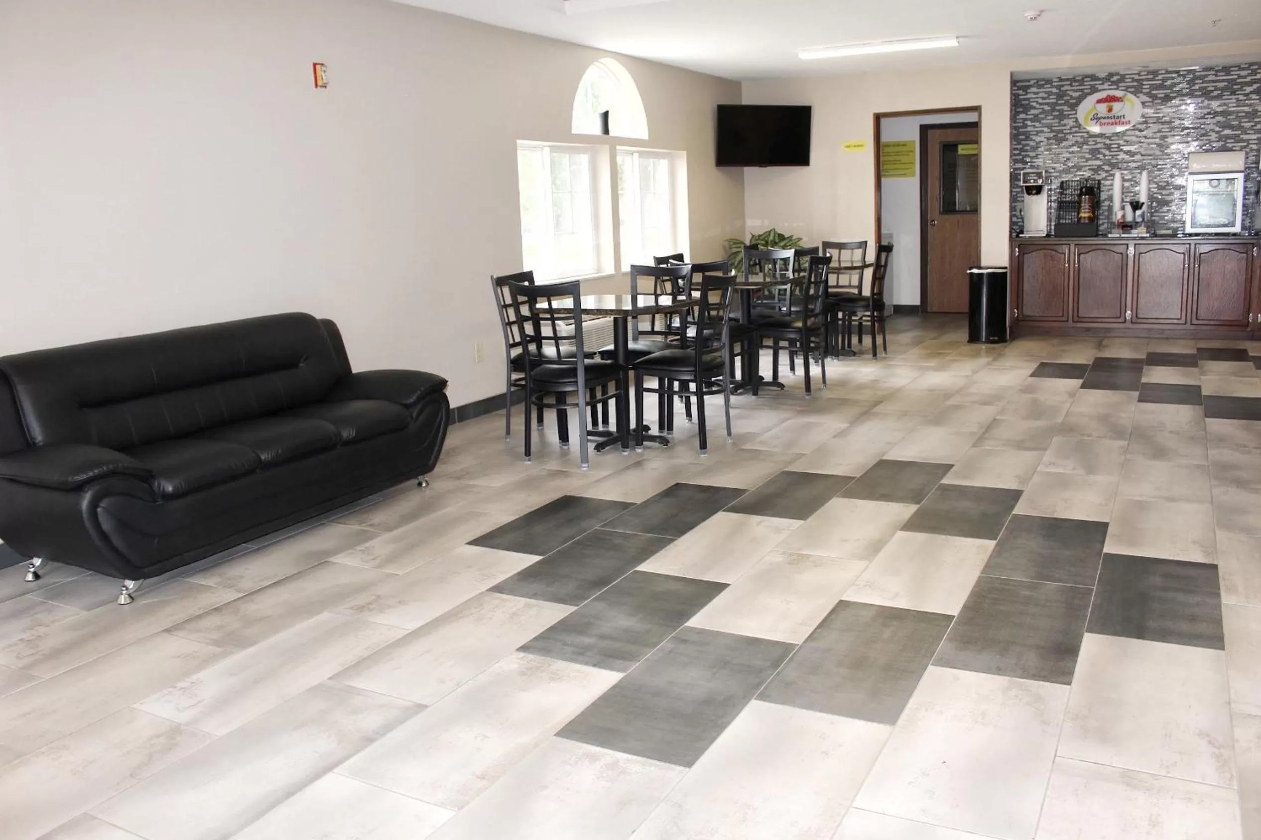 Breakfast in Super 8 by Wyndham De Soto