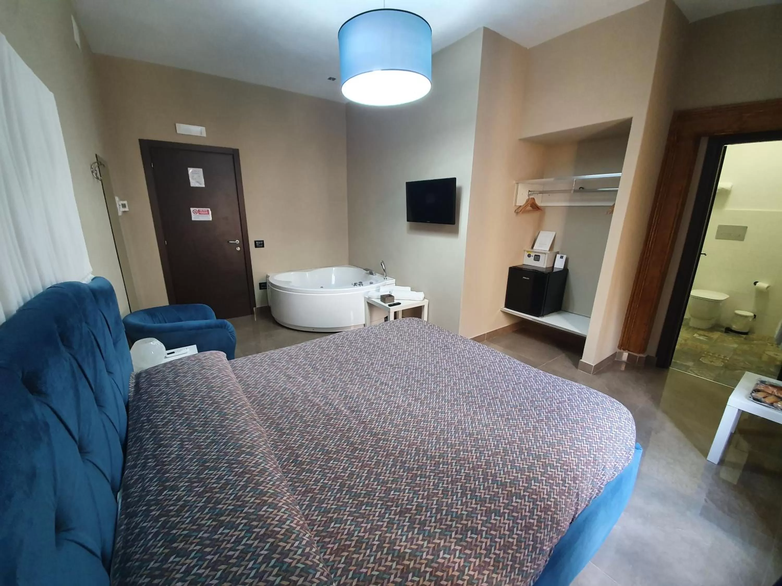 Bedroom, Bed in Beverello Suite