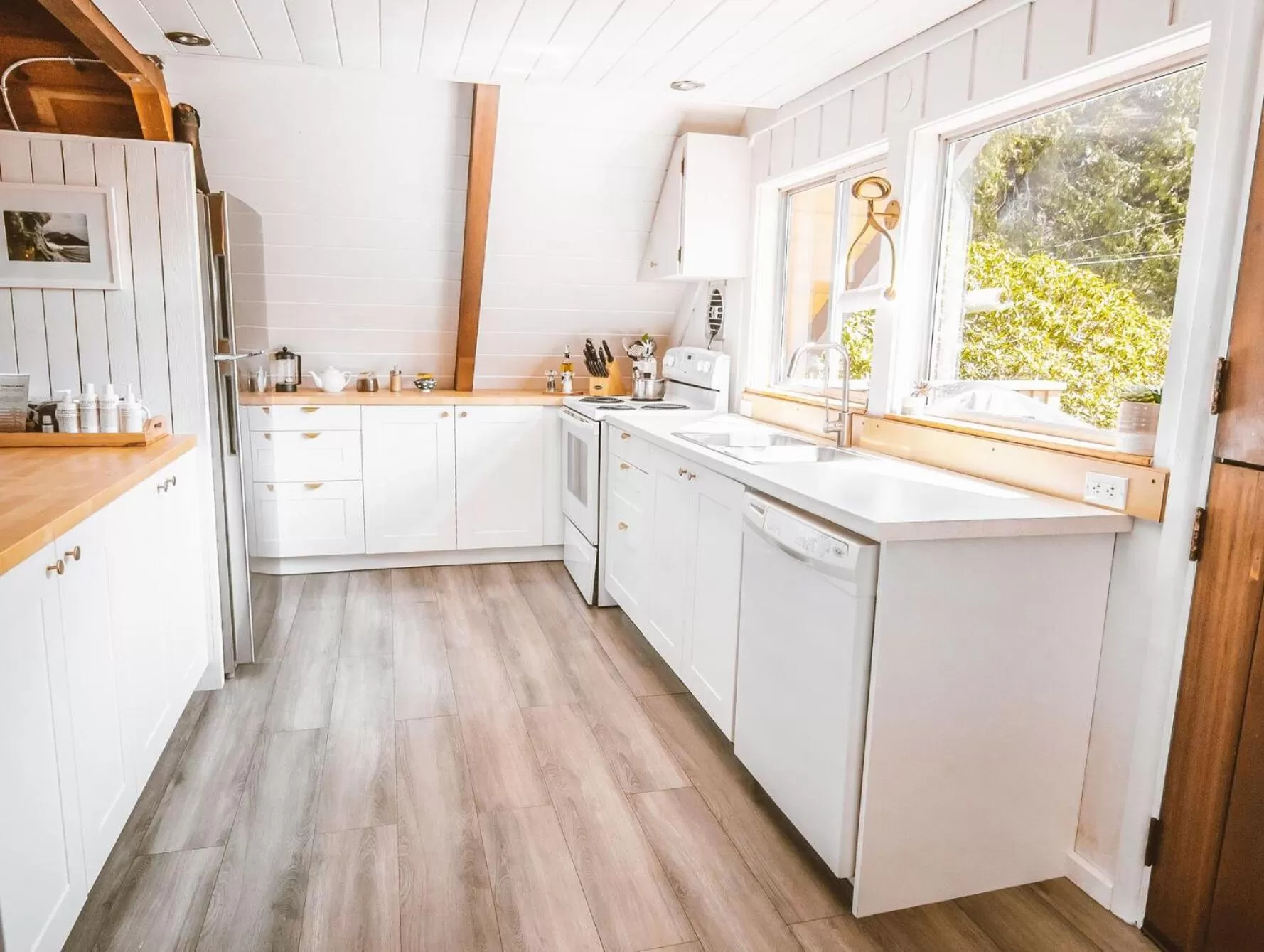 Kitchen or kitchenette in The Shoreline Tofino