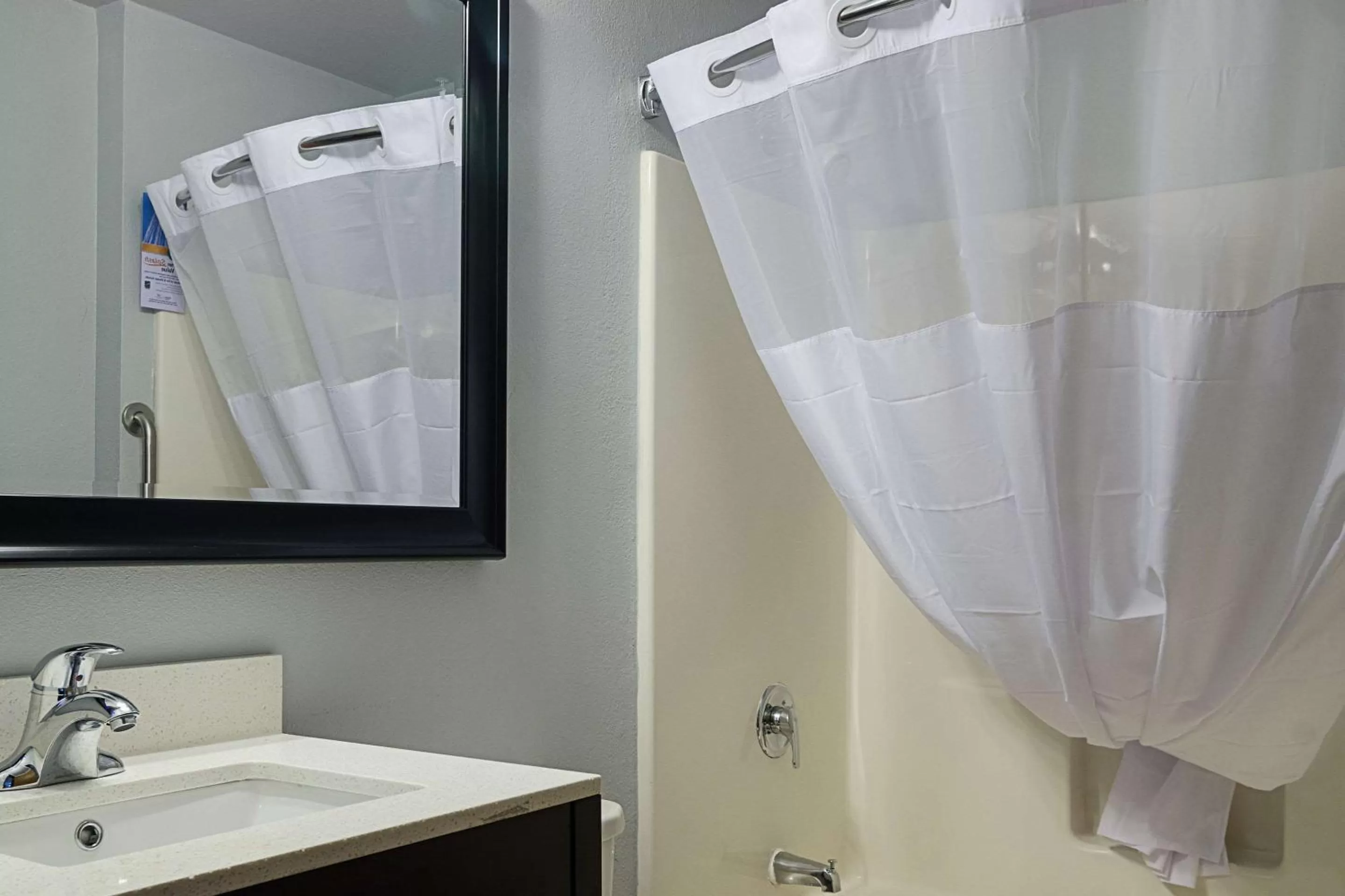 Photo of the whole room in Quality Inn Seaside Oregon Coast