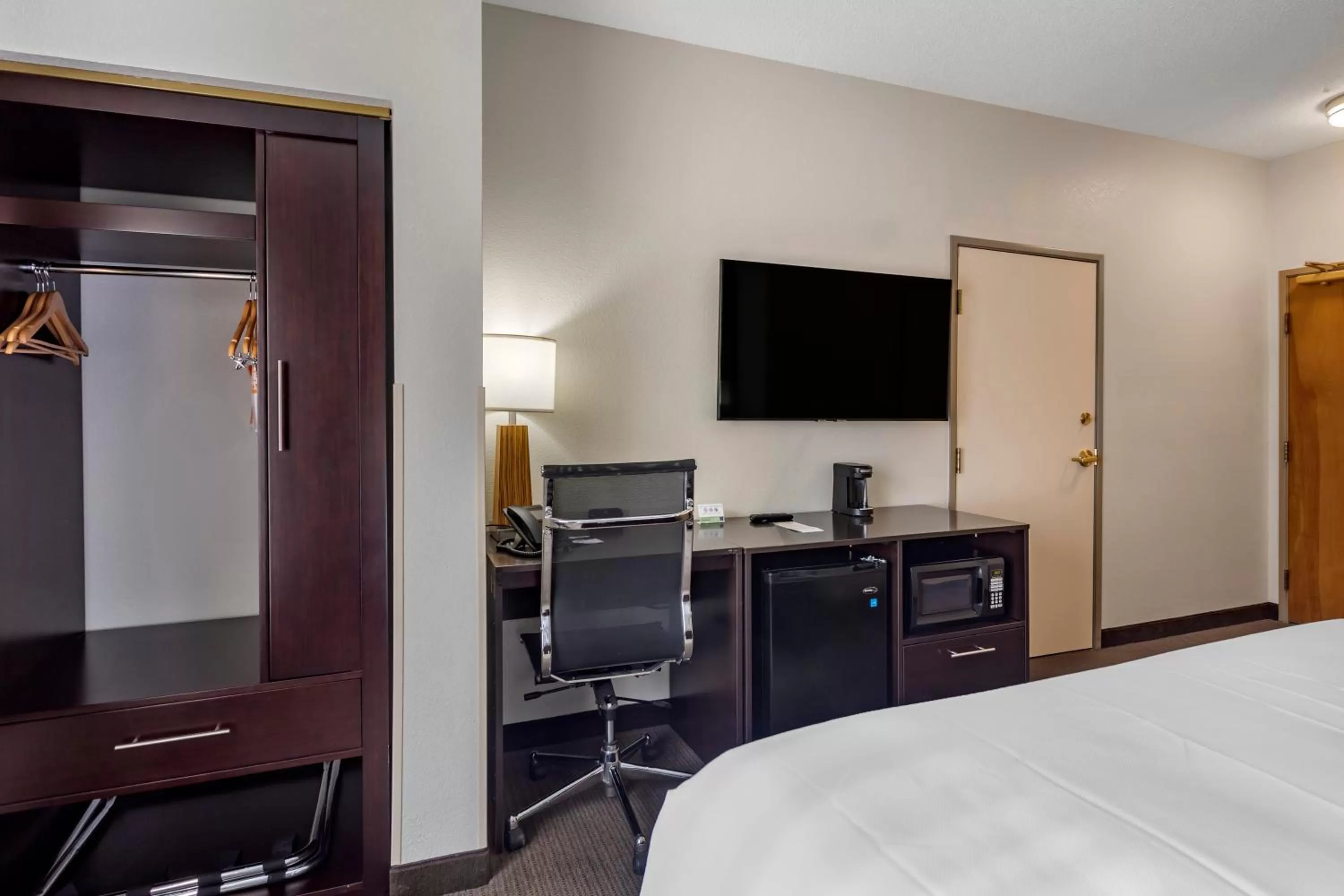 TV and multimedia, Bed in Sleep Inn & Suites Lebanon - Nashville Area