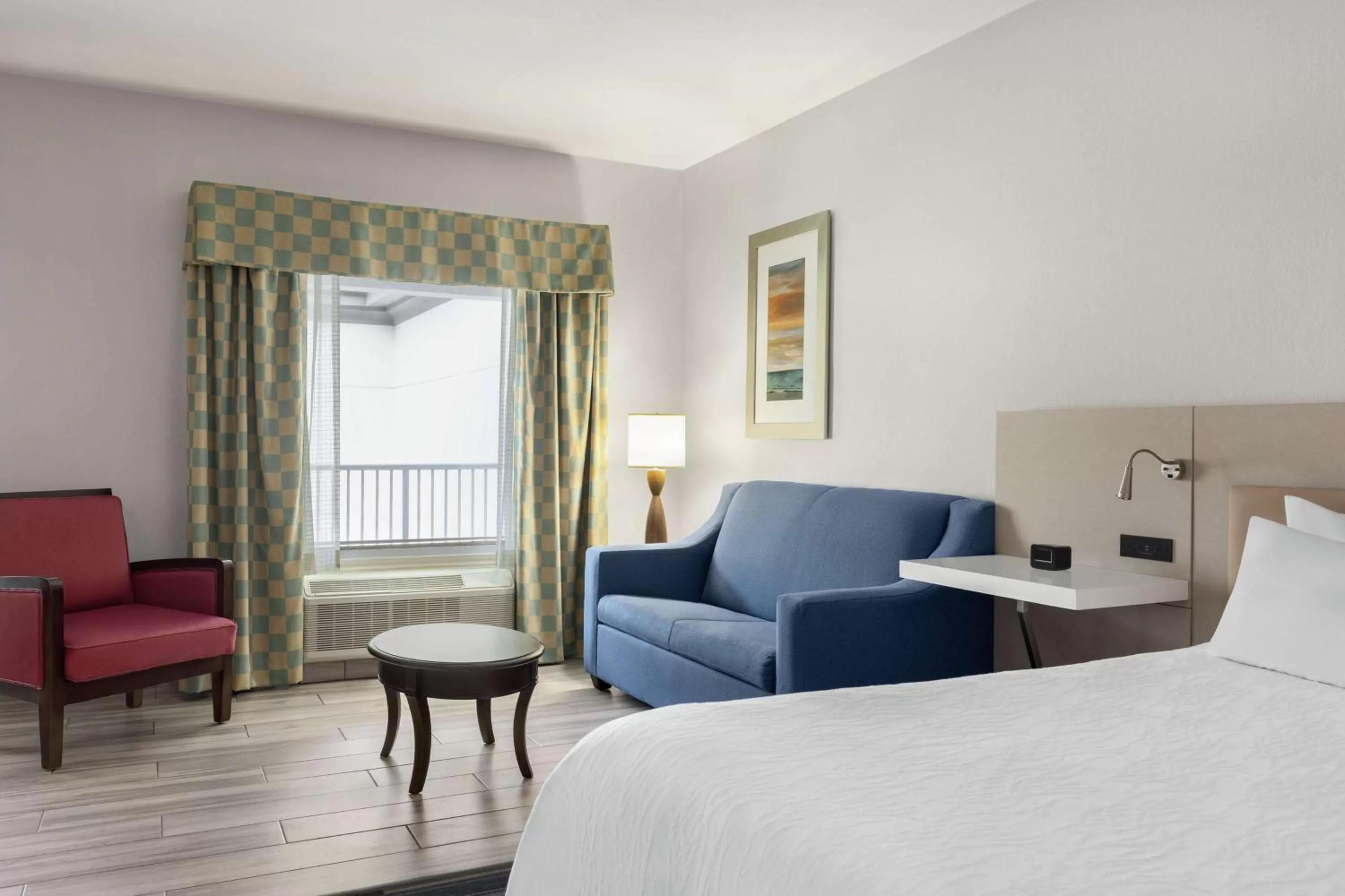 Living room, Bed in Hilton Garden Inn South Padre Island Beachfront