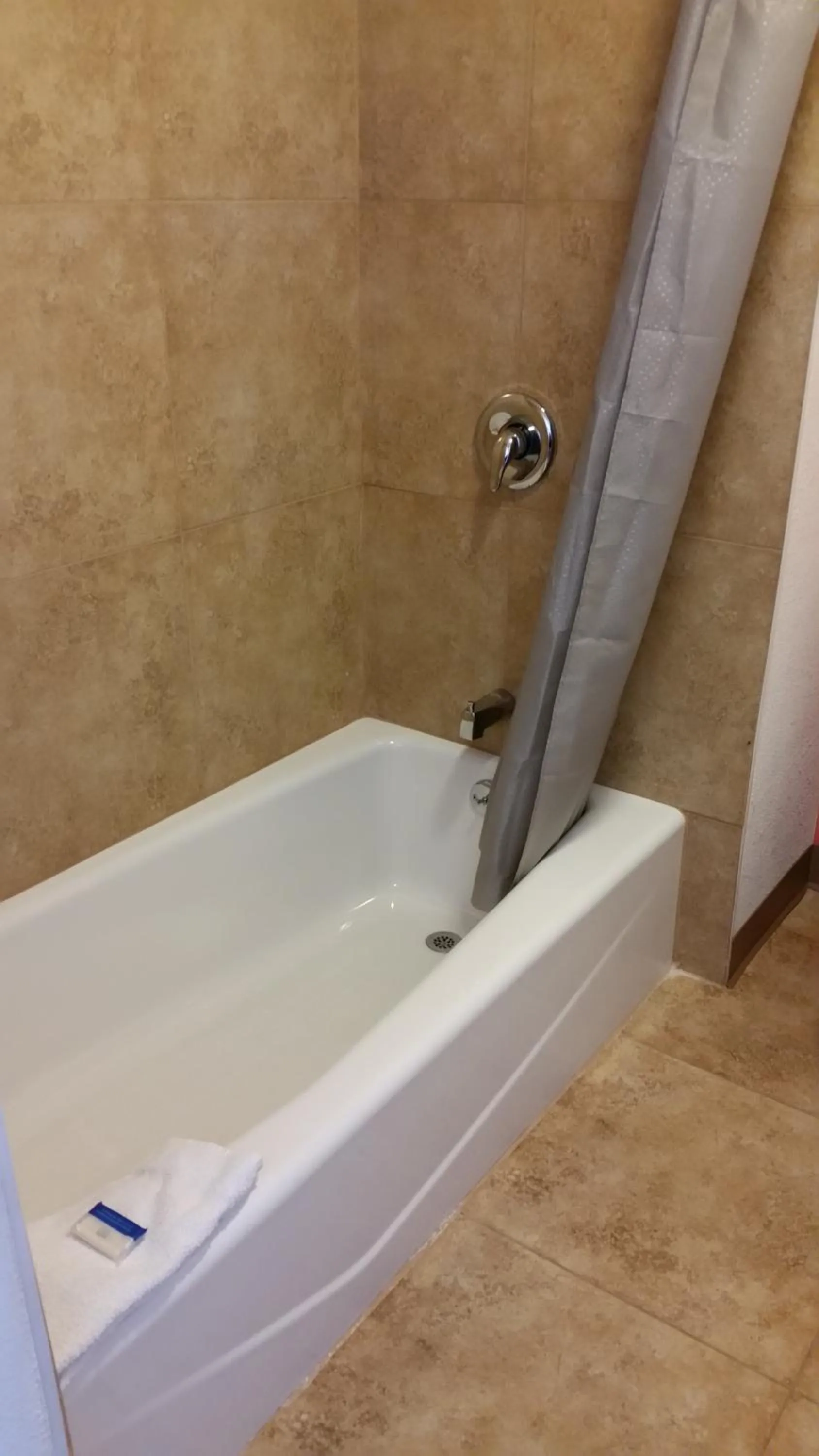 Shower in Motel 6 Lost Hills / Buttonwillow Racetrack