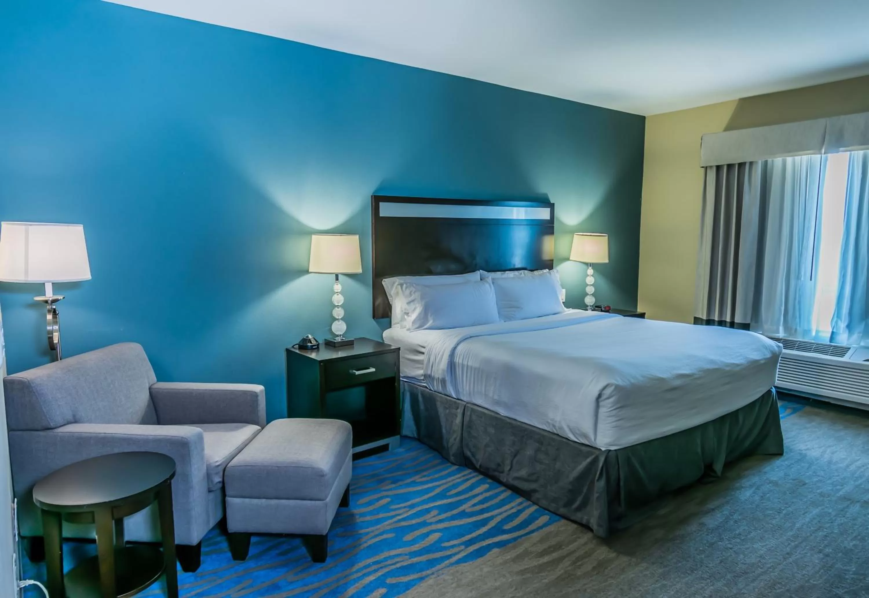 Photo of the whole room, Bed in Holiday Inn Houston-Webster by IHG