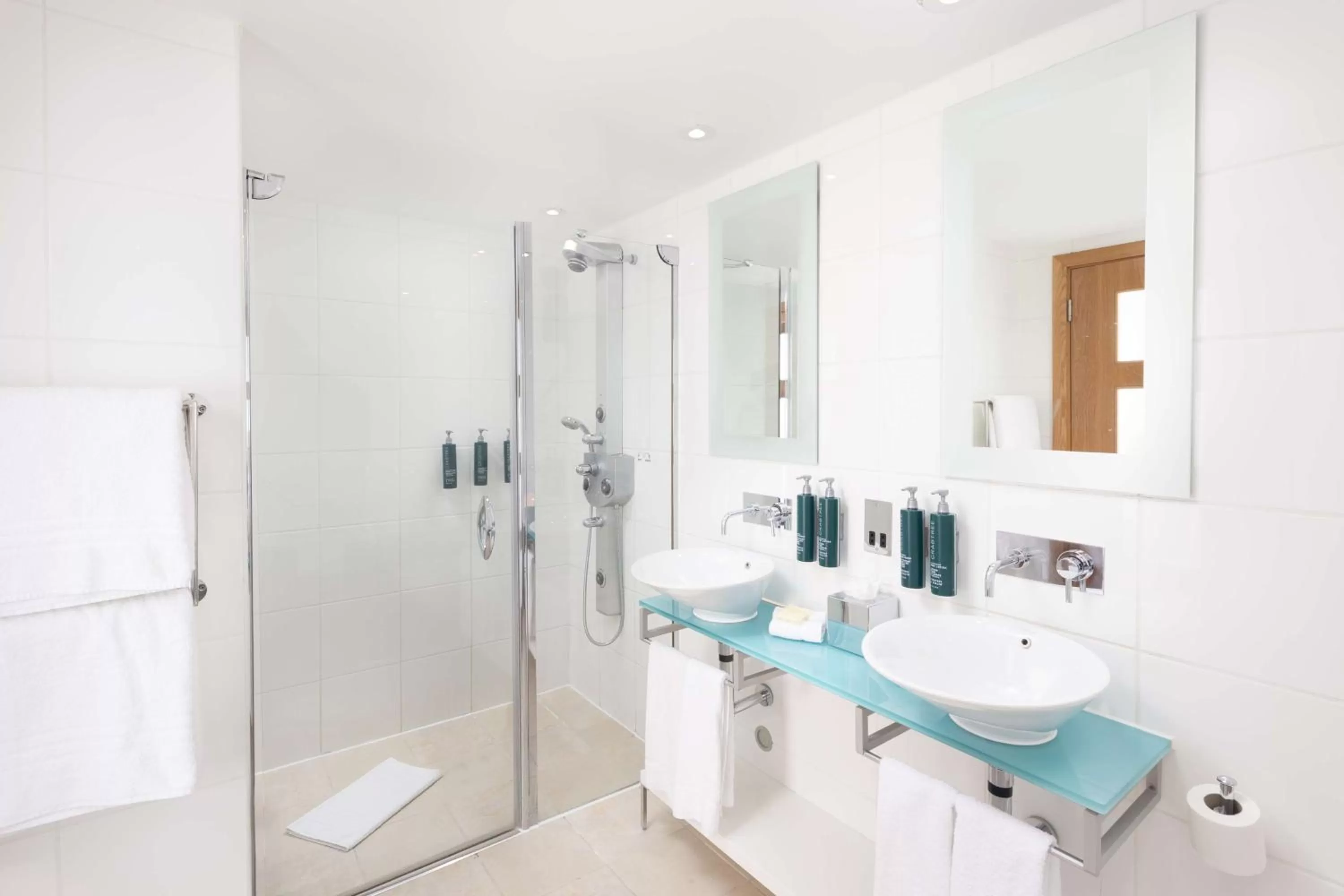 Bathroom in Hilton London Gatwick Airport