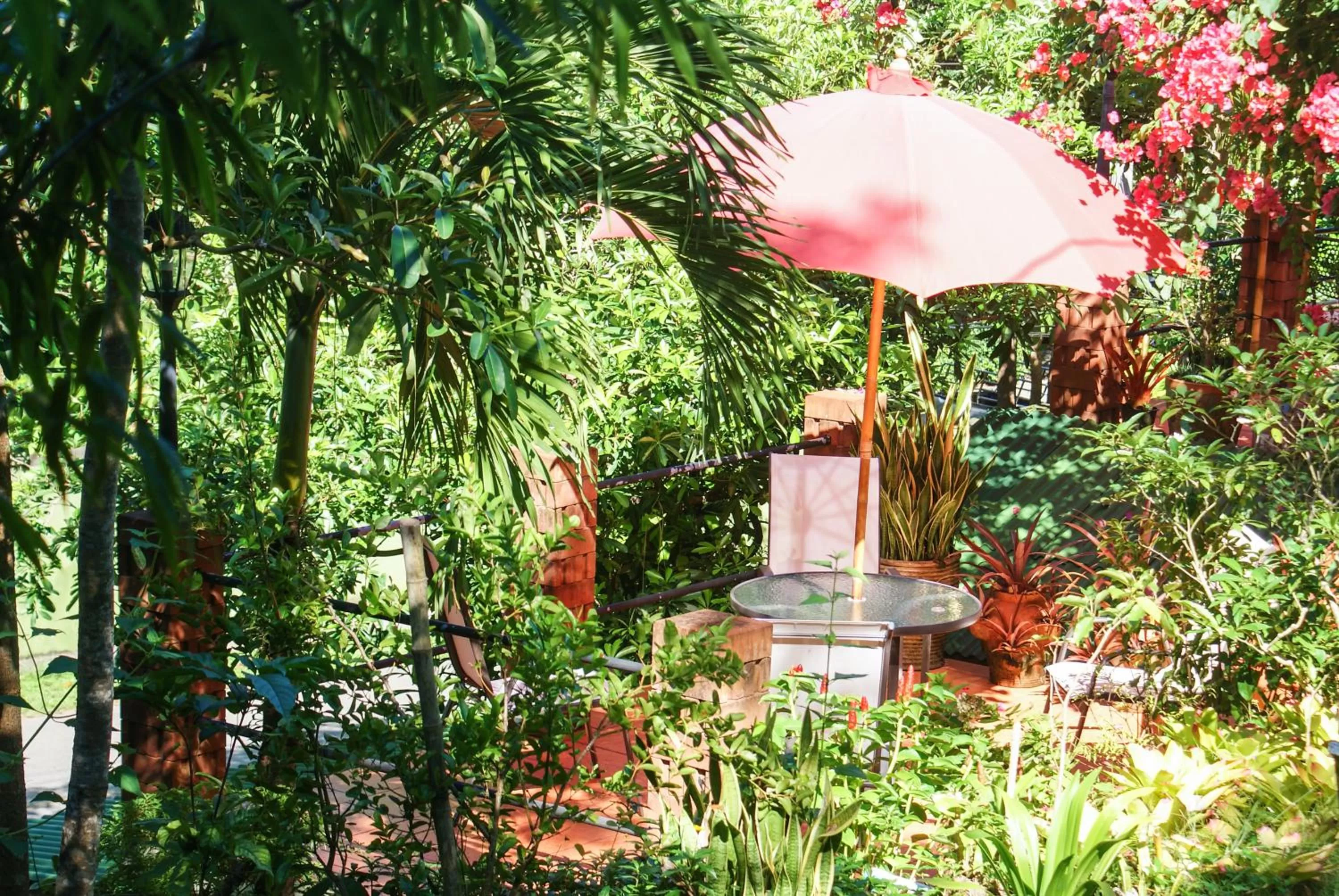 Decorative detail in Rock Inn Bailan