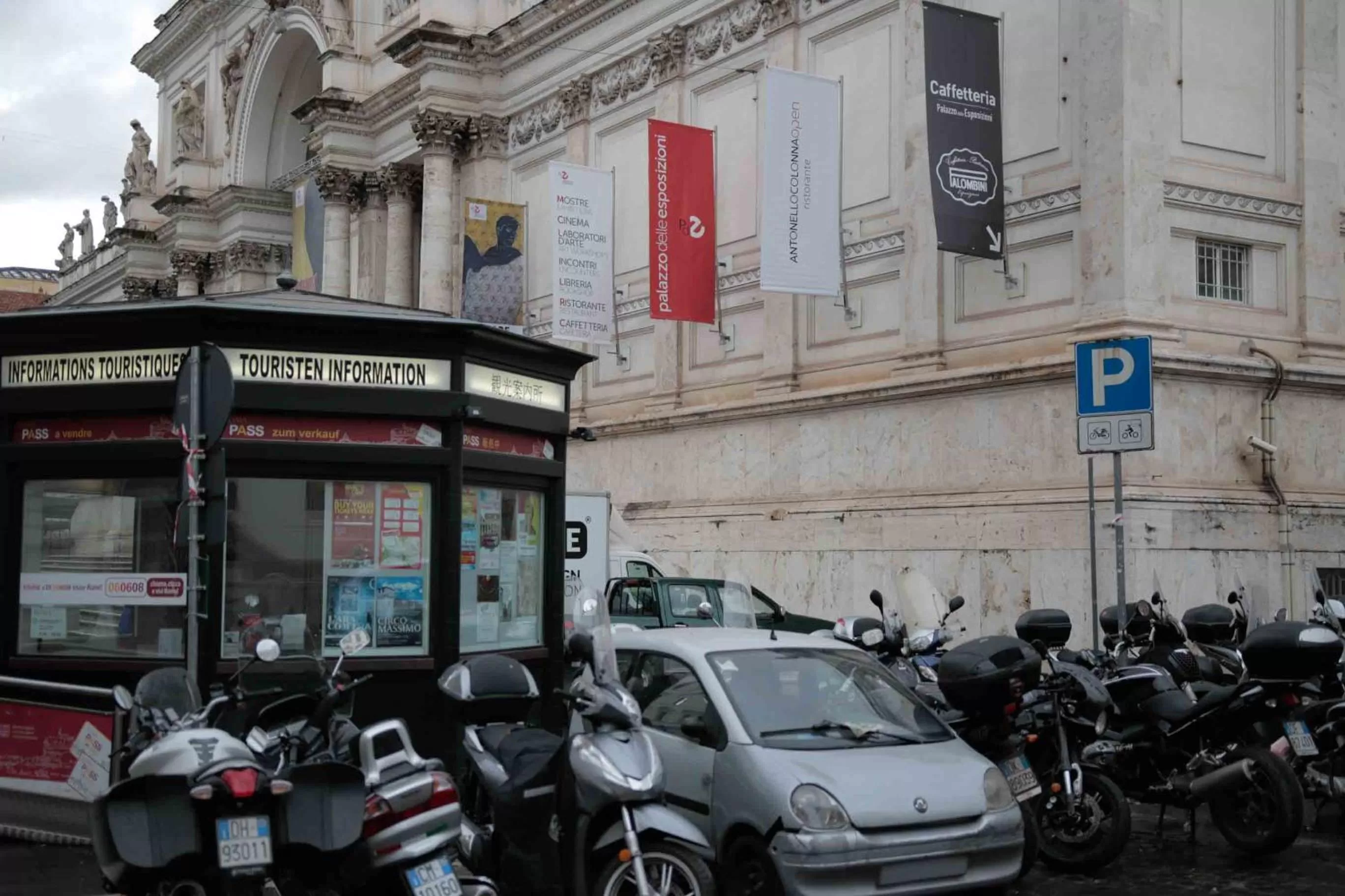 Neighbourhood in Esposizione Palace Hotel