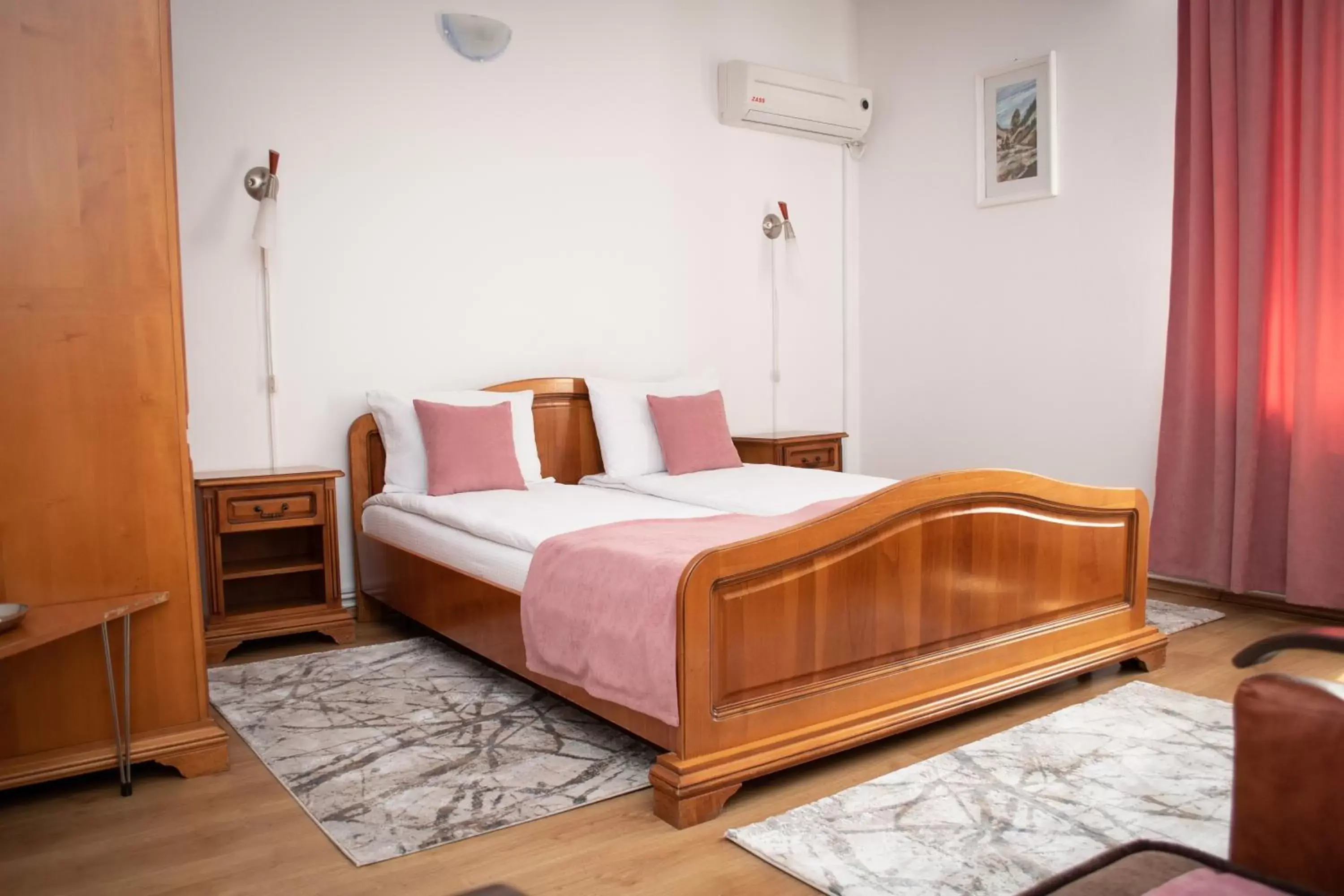 Standard Double Room in Motel Via Targu Mures Standard Double Room in Motel Via Targu Mures