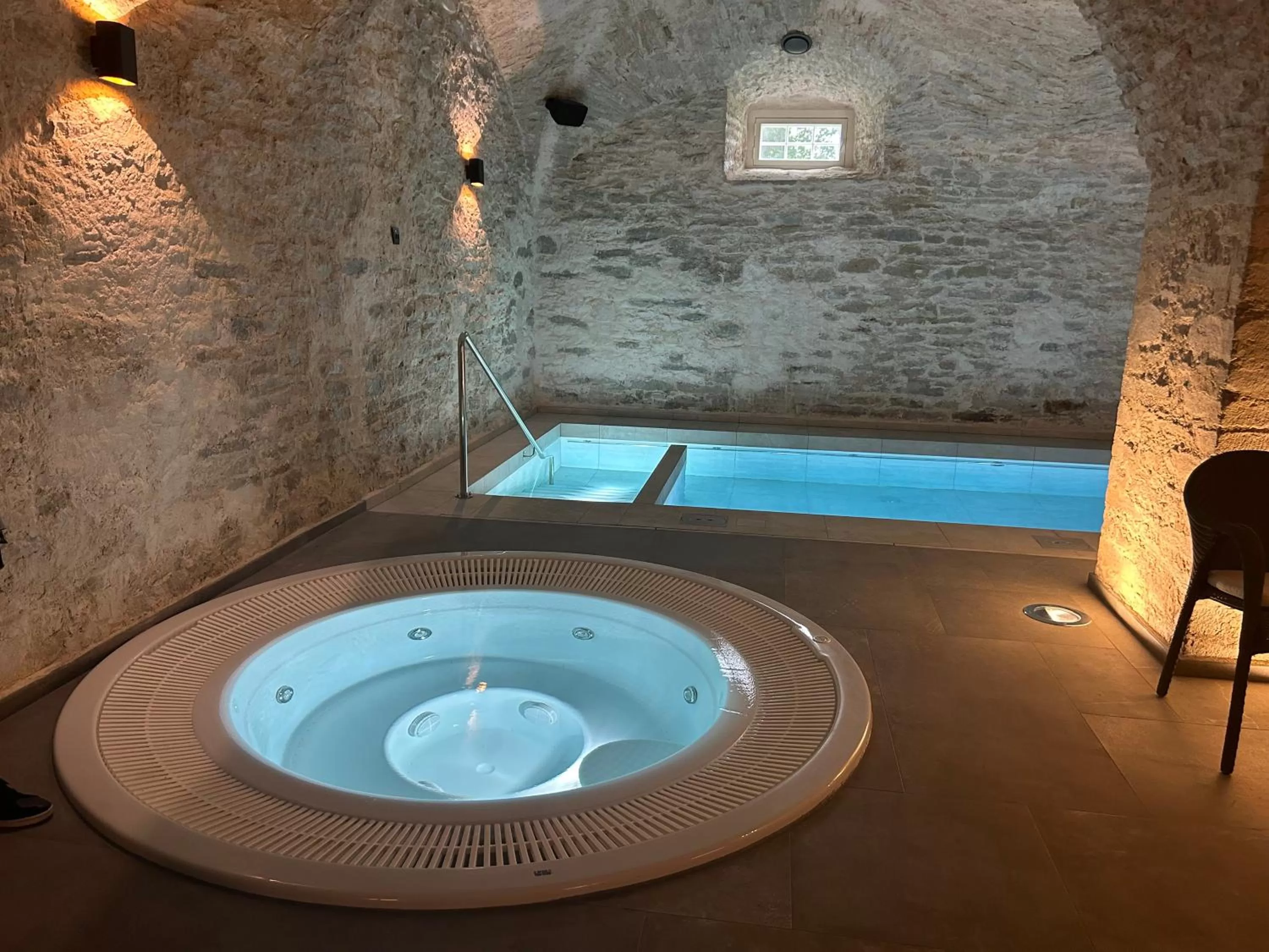 Hot Tub in Padise Manor