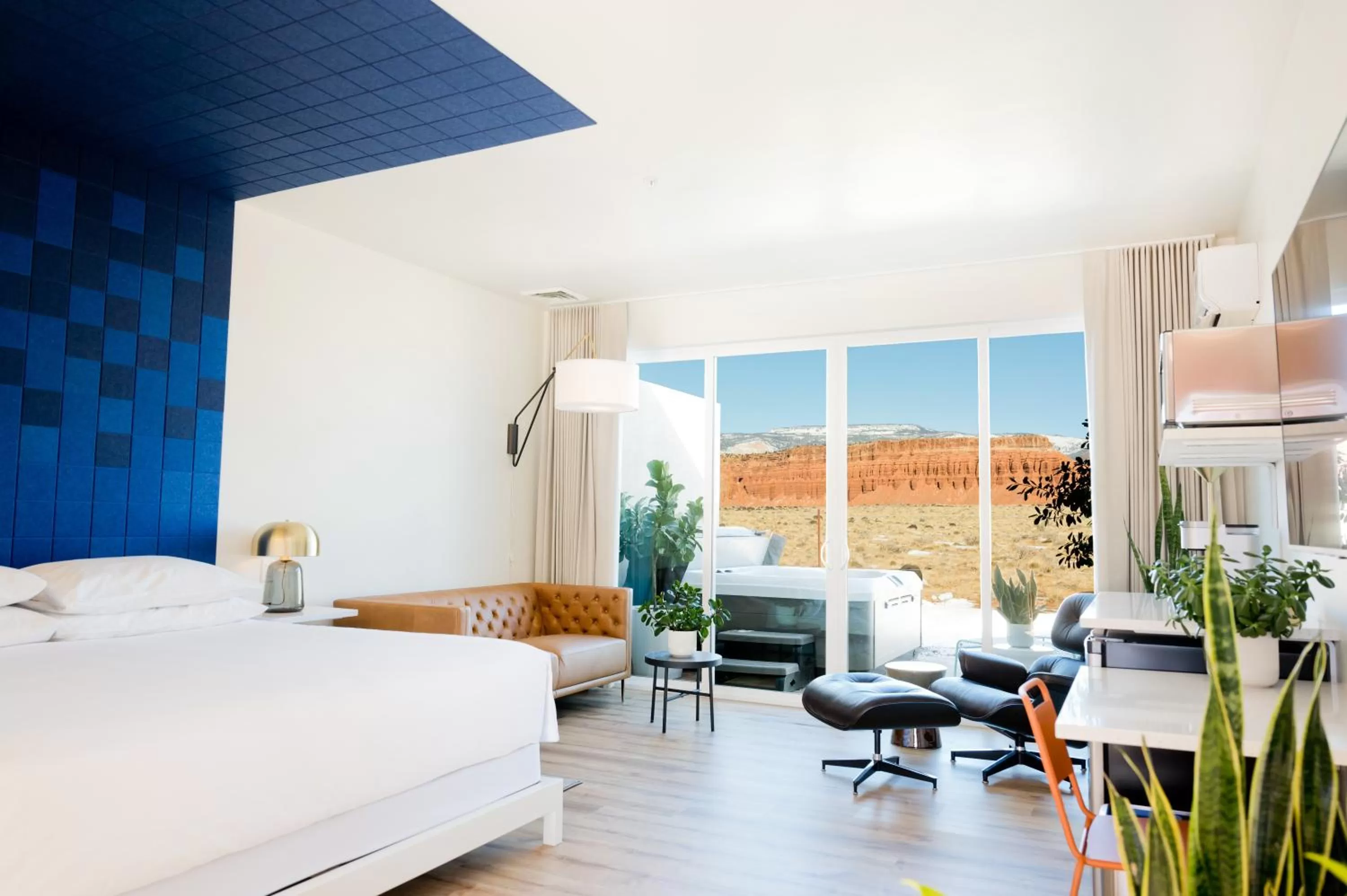 Patio, Bed in Skyview Hotel