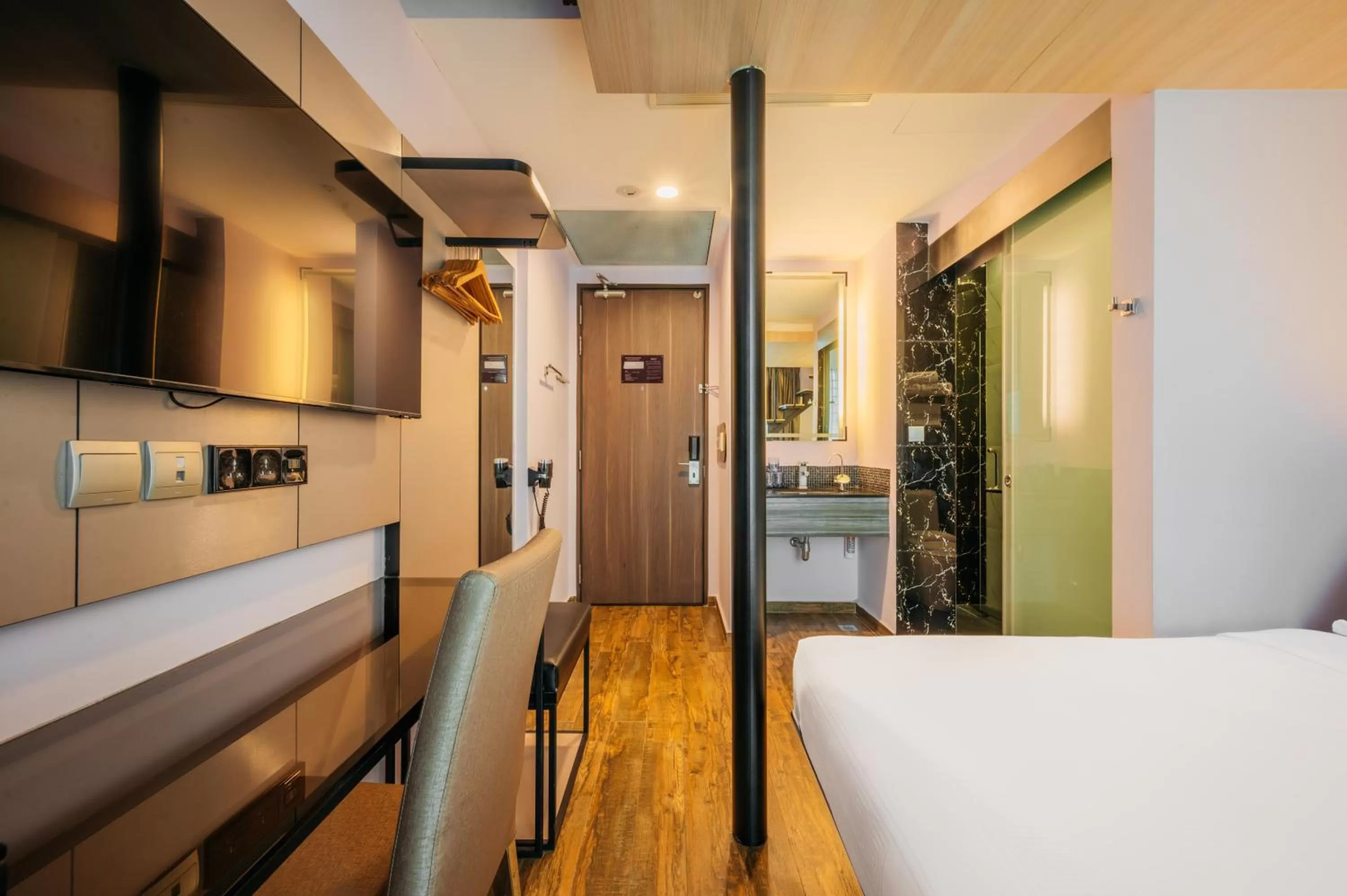 Bed in Mercure Singapore Tyrwhitt