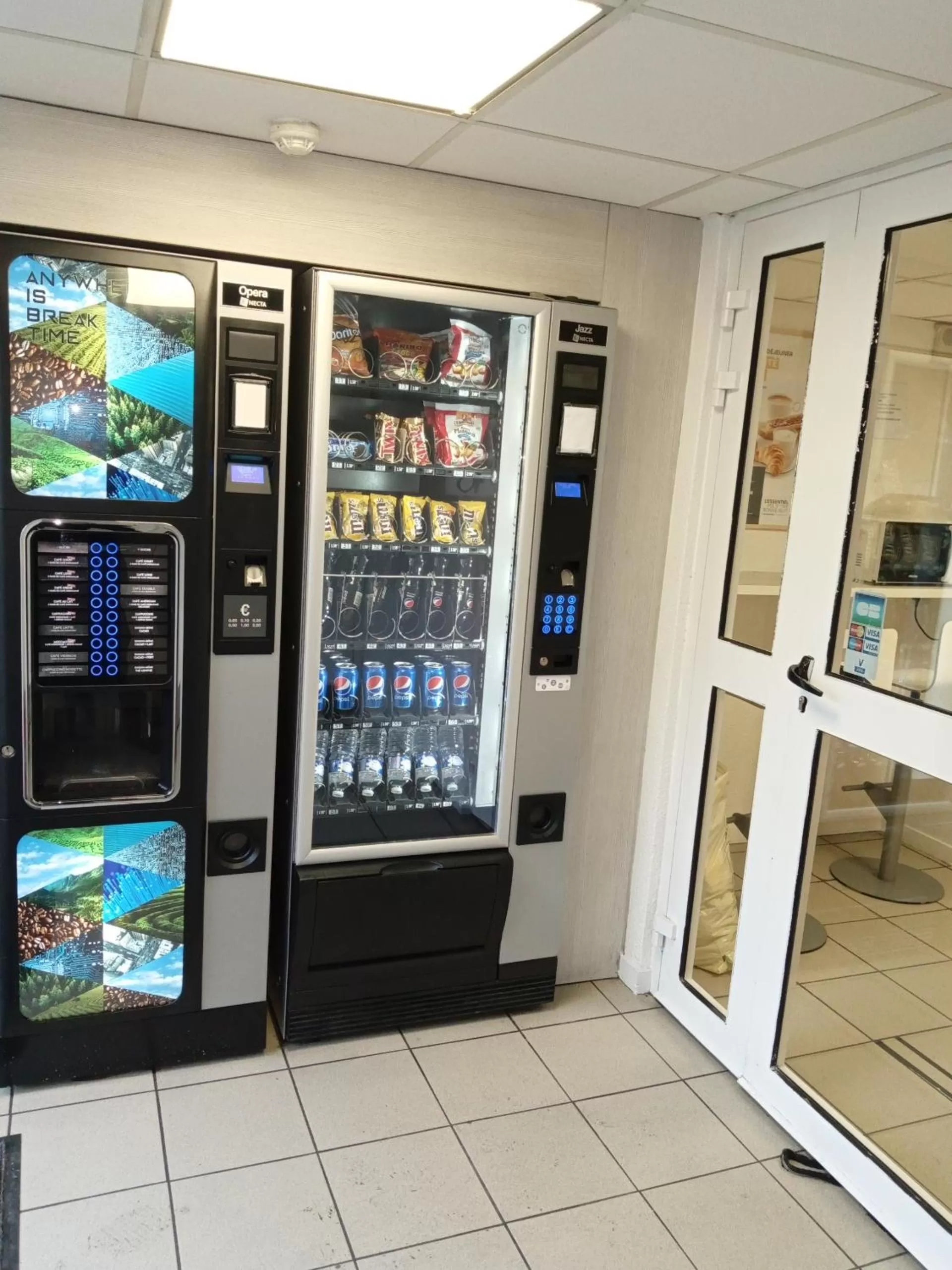 vending machine in Premiere Classe Saint Brice Sous Foret