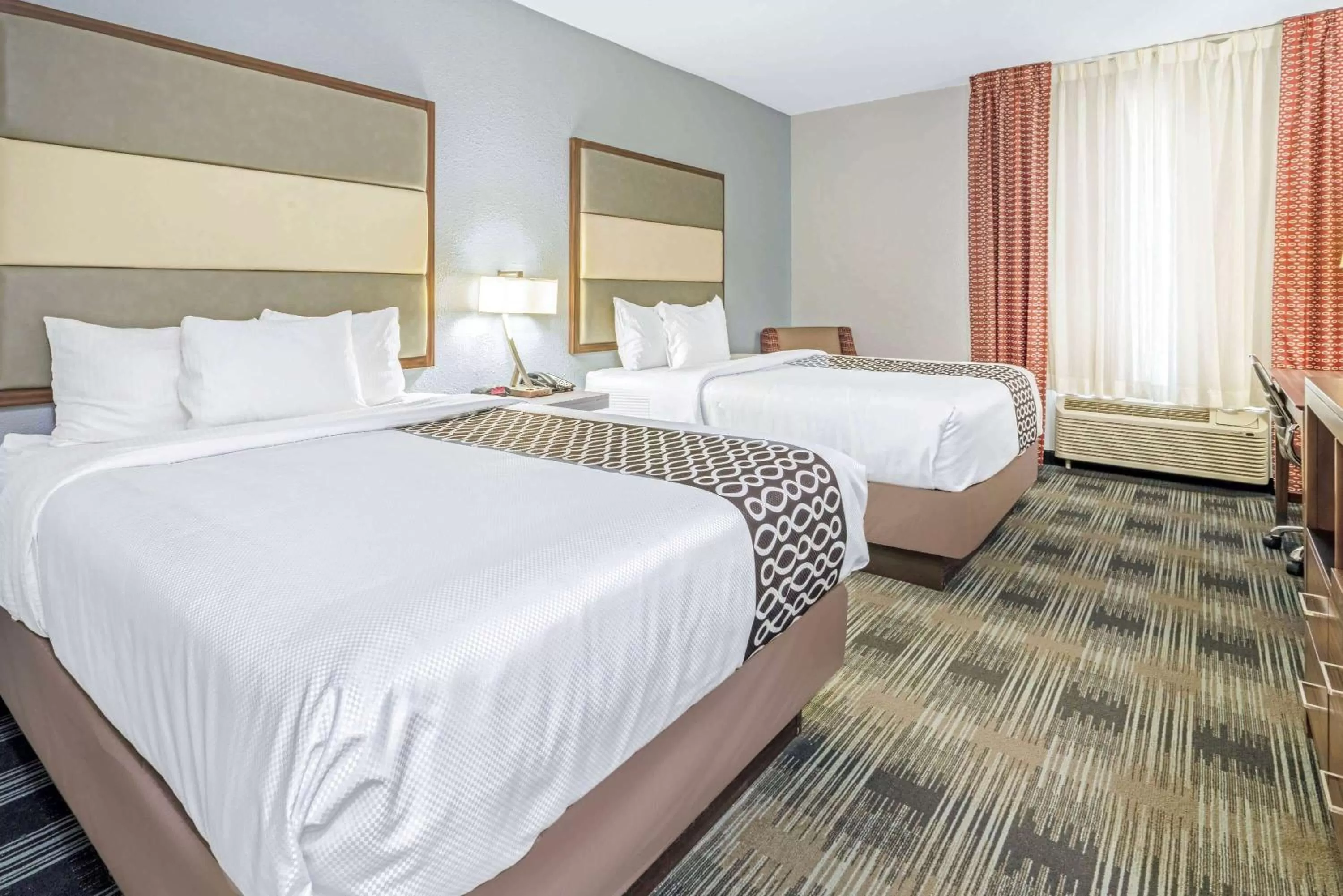 Photo of the whole room, Bed in La Quinta by Wyndham Guthrie