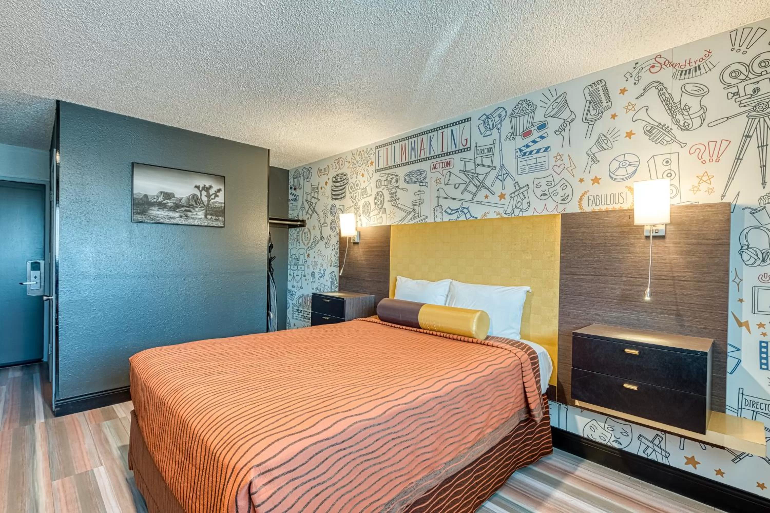 Bed in La Mirage Inn - Hollywood