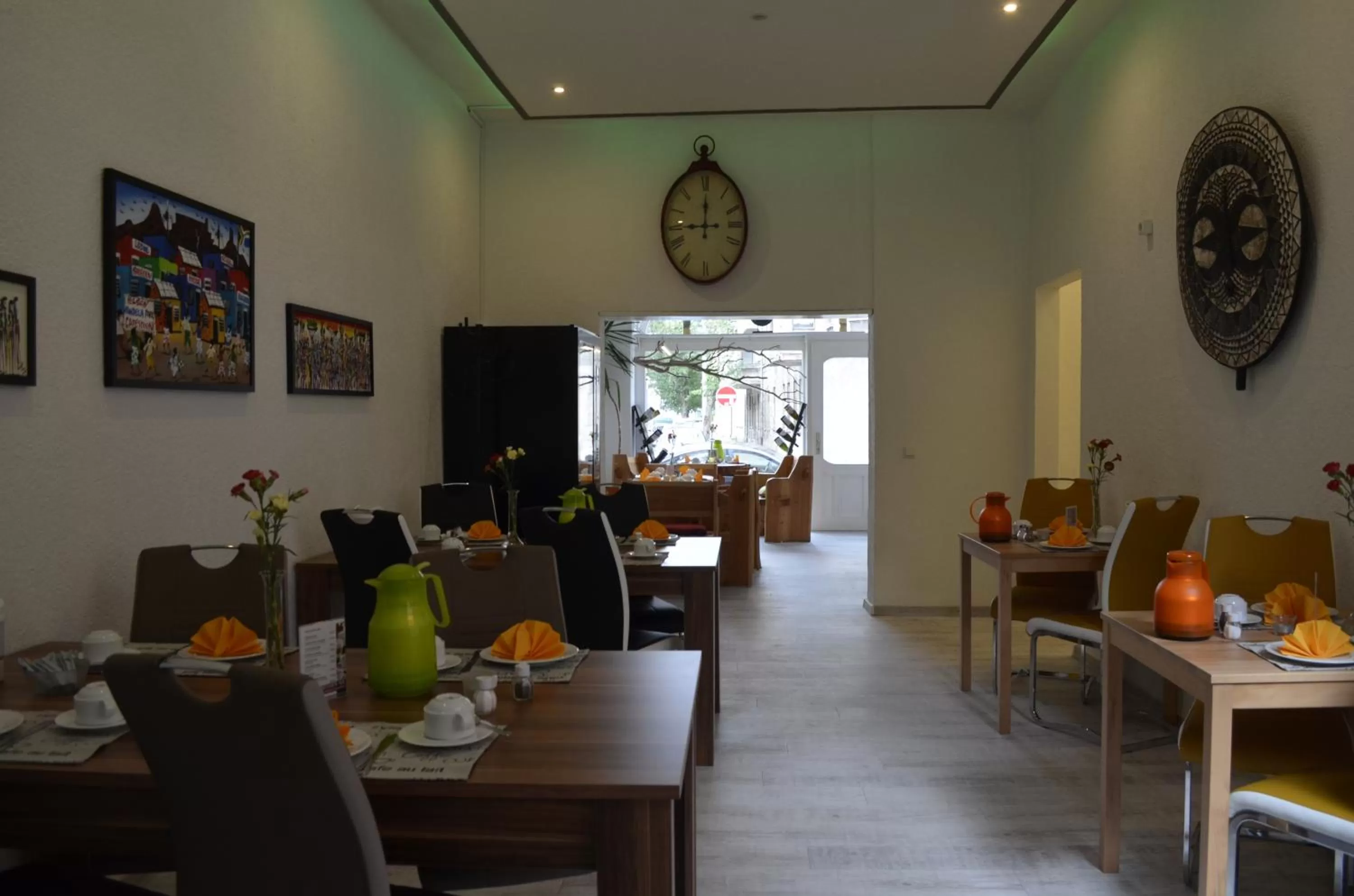 Restaurant/places to eat in Apartment-Hotel Schillerplatz