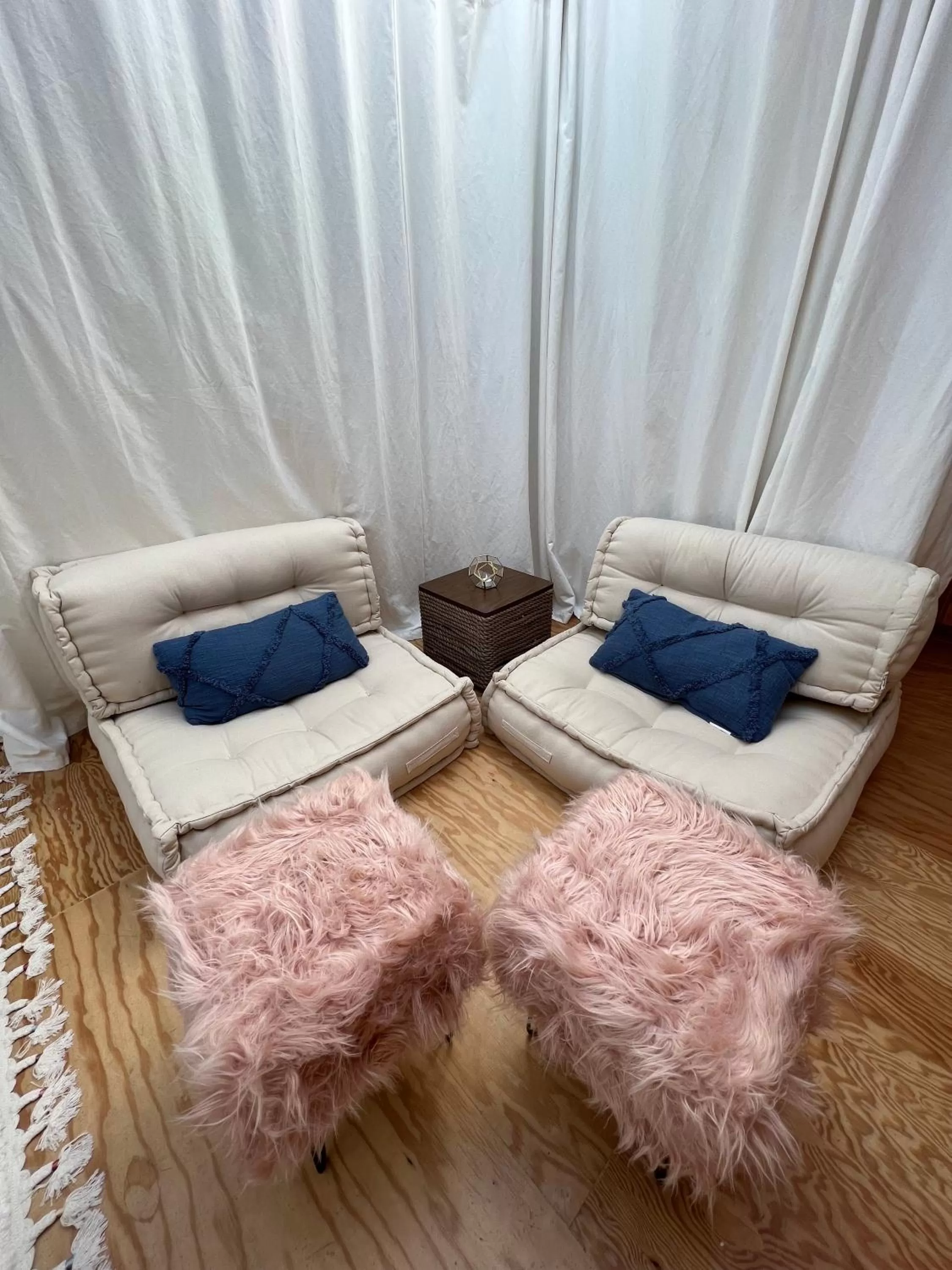 Living room, Bed in STAY OPEN Venice Beach