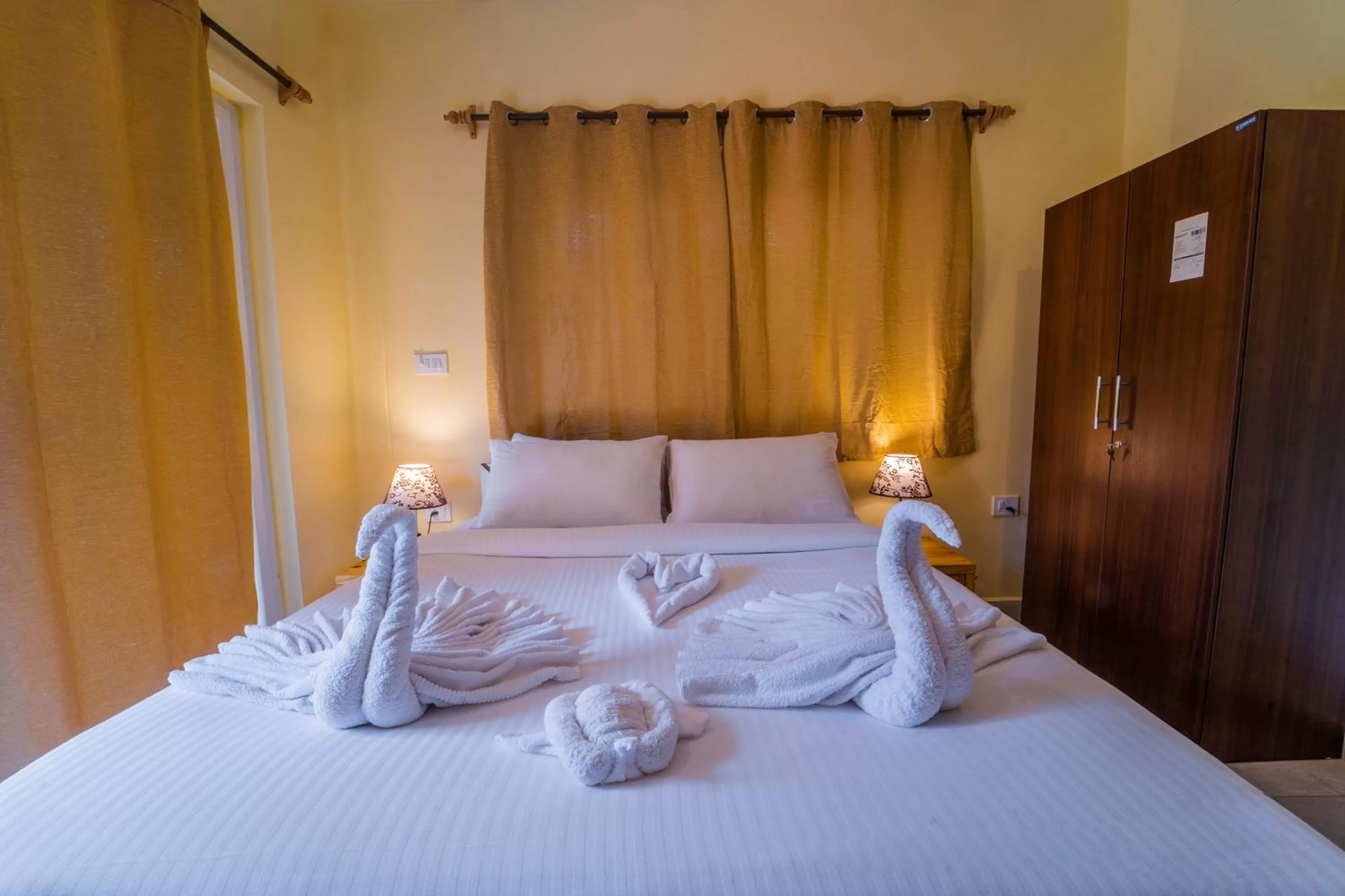 Bedroom, Bed in Mariners Bay Suites