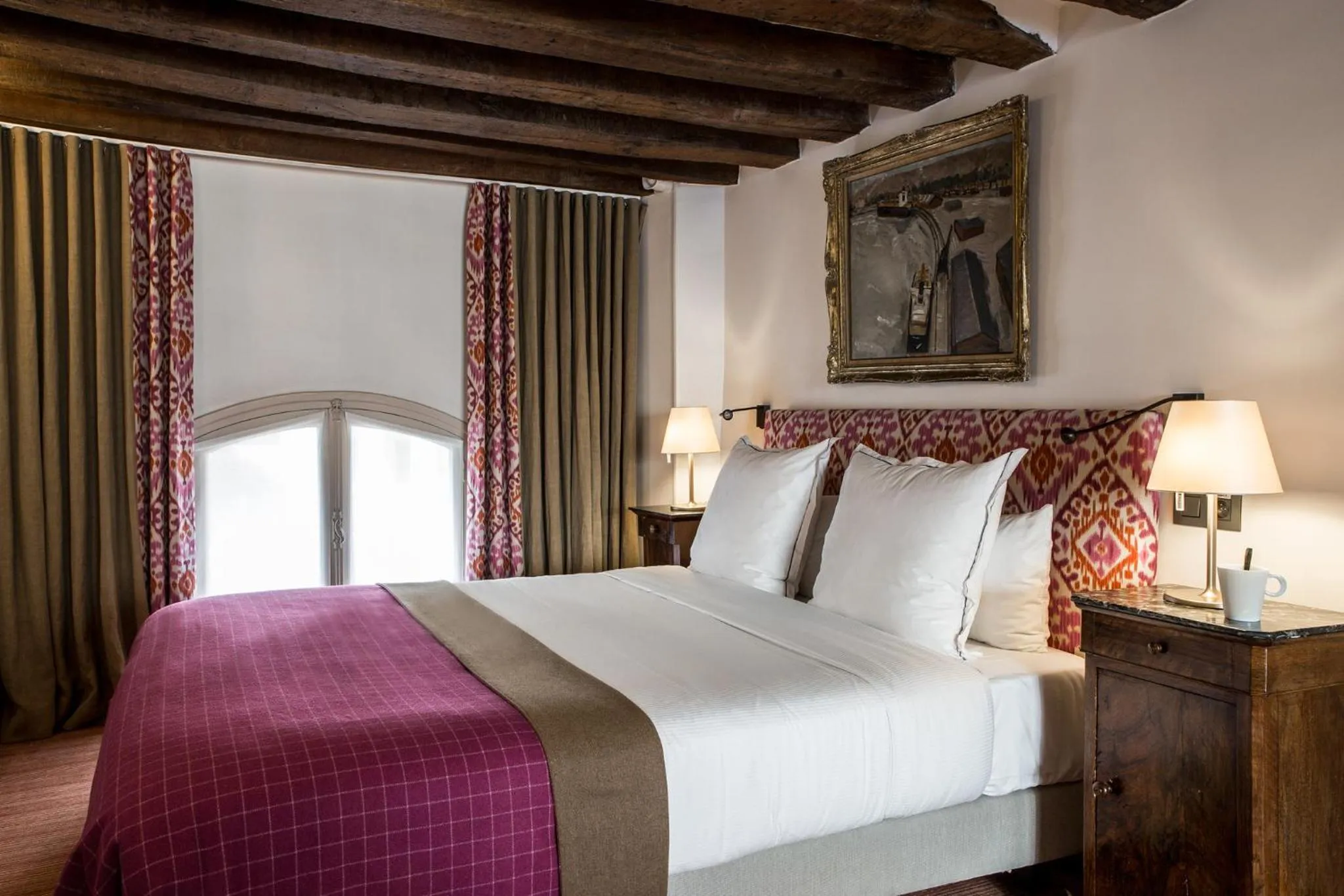 Photo of the whole room, Bed in Hôtel des Saints Pères - Esprit de France