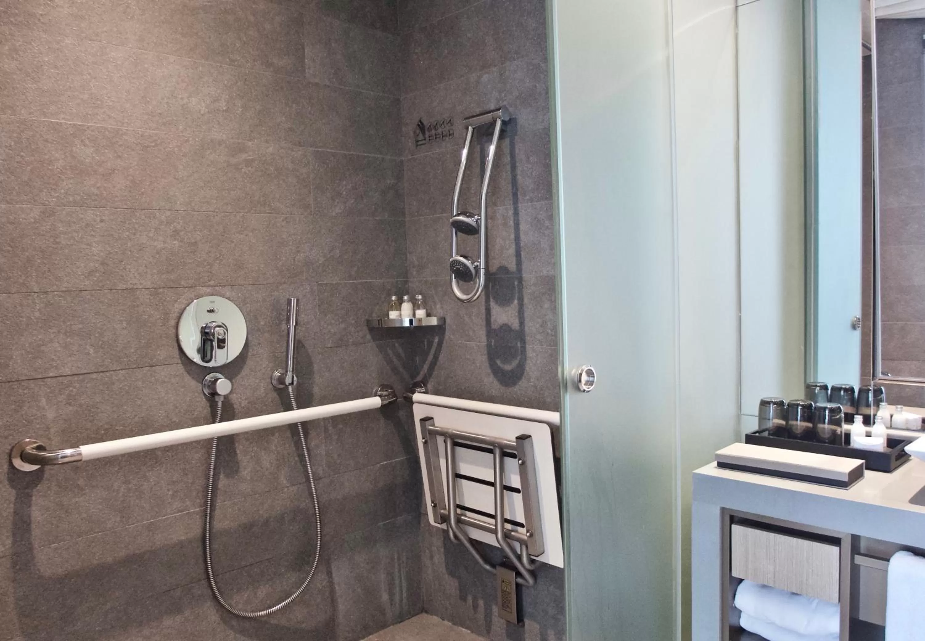 Facility for disabled guests in Hotel Stage