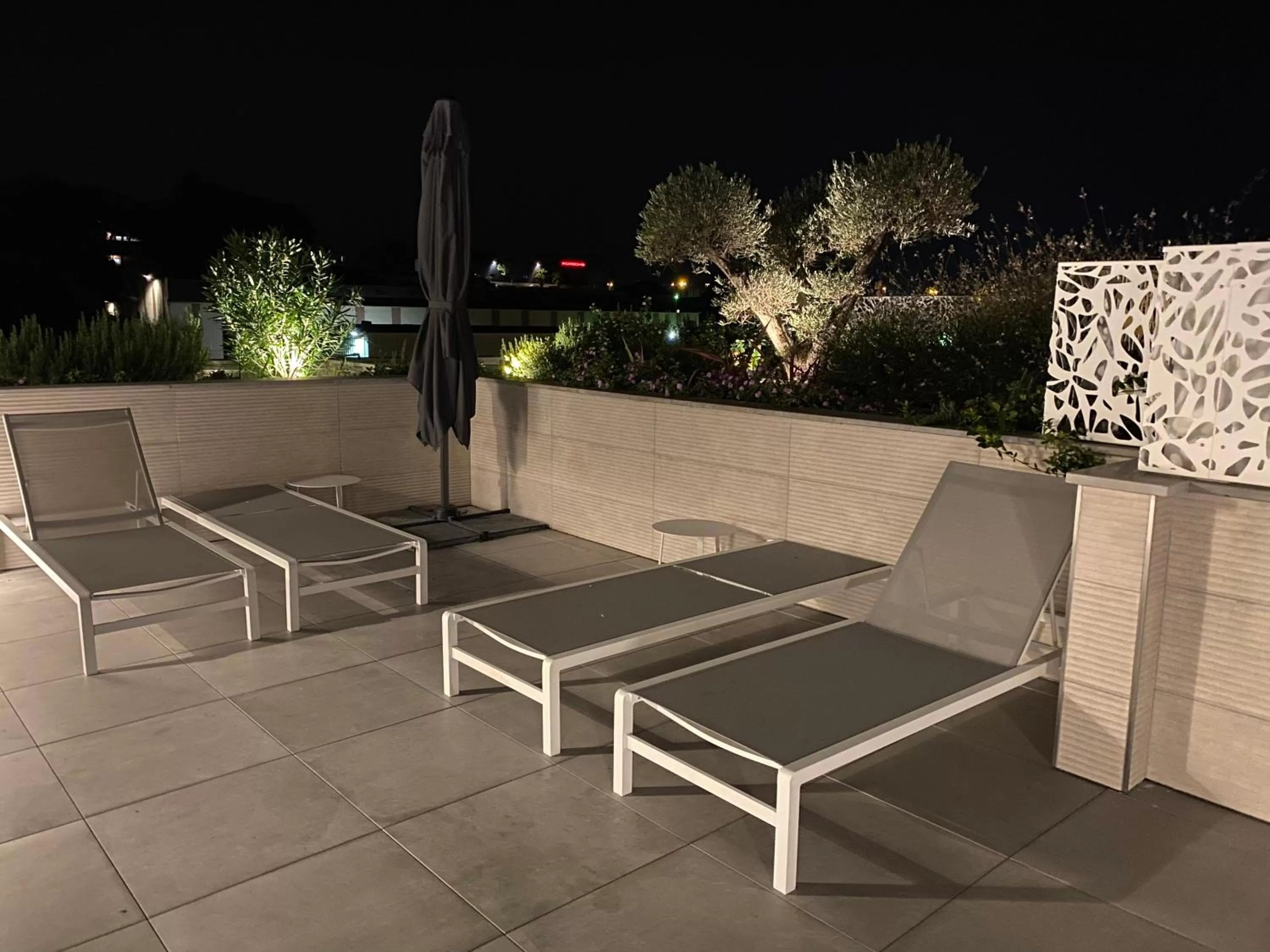 Swimming pool in Lagrange Apart'Hôtel Antibes Olympie