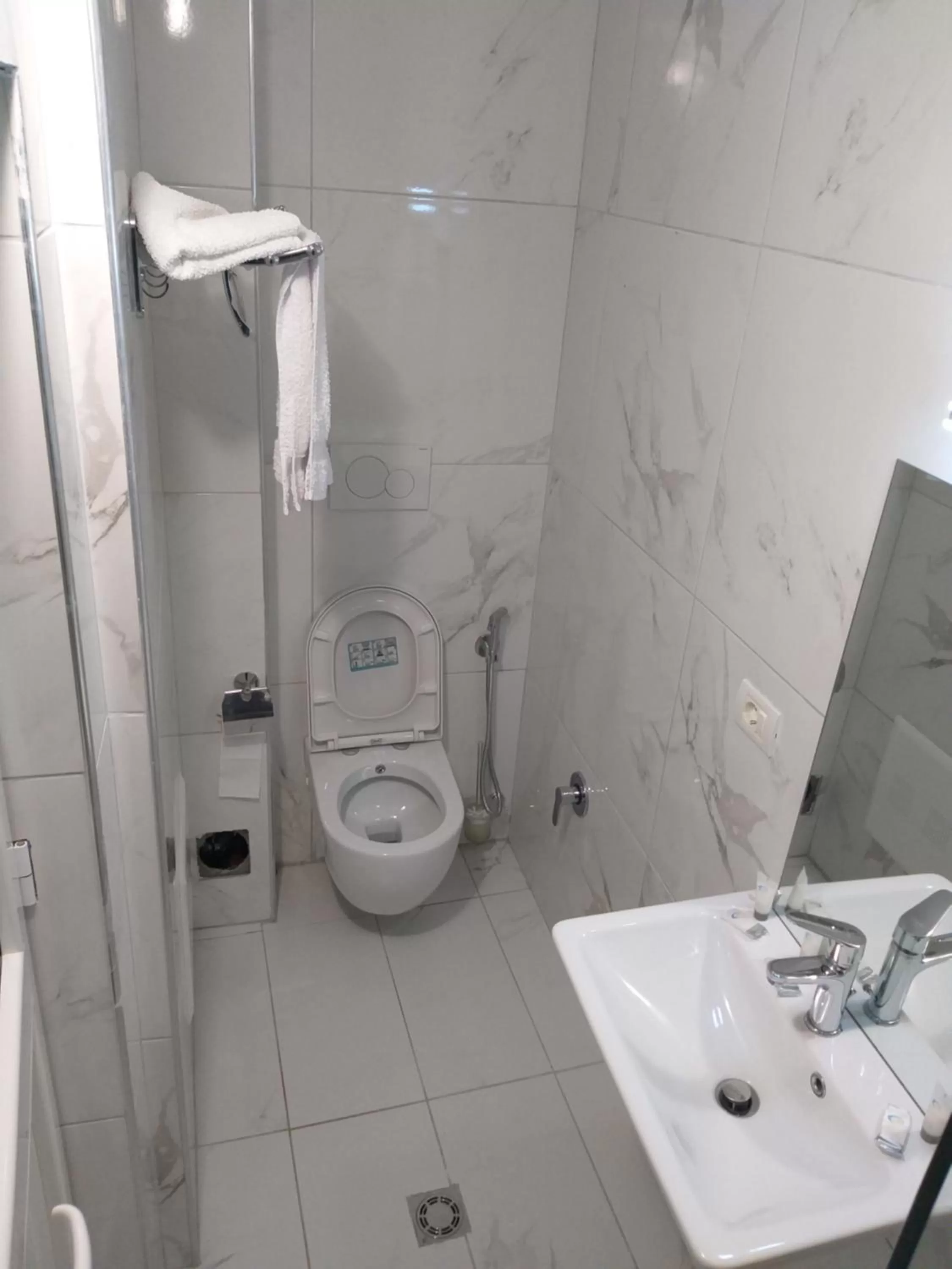 Toilet, Bathroom in Hotel Grandpa's House