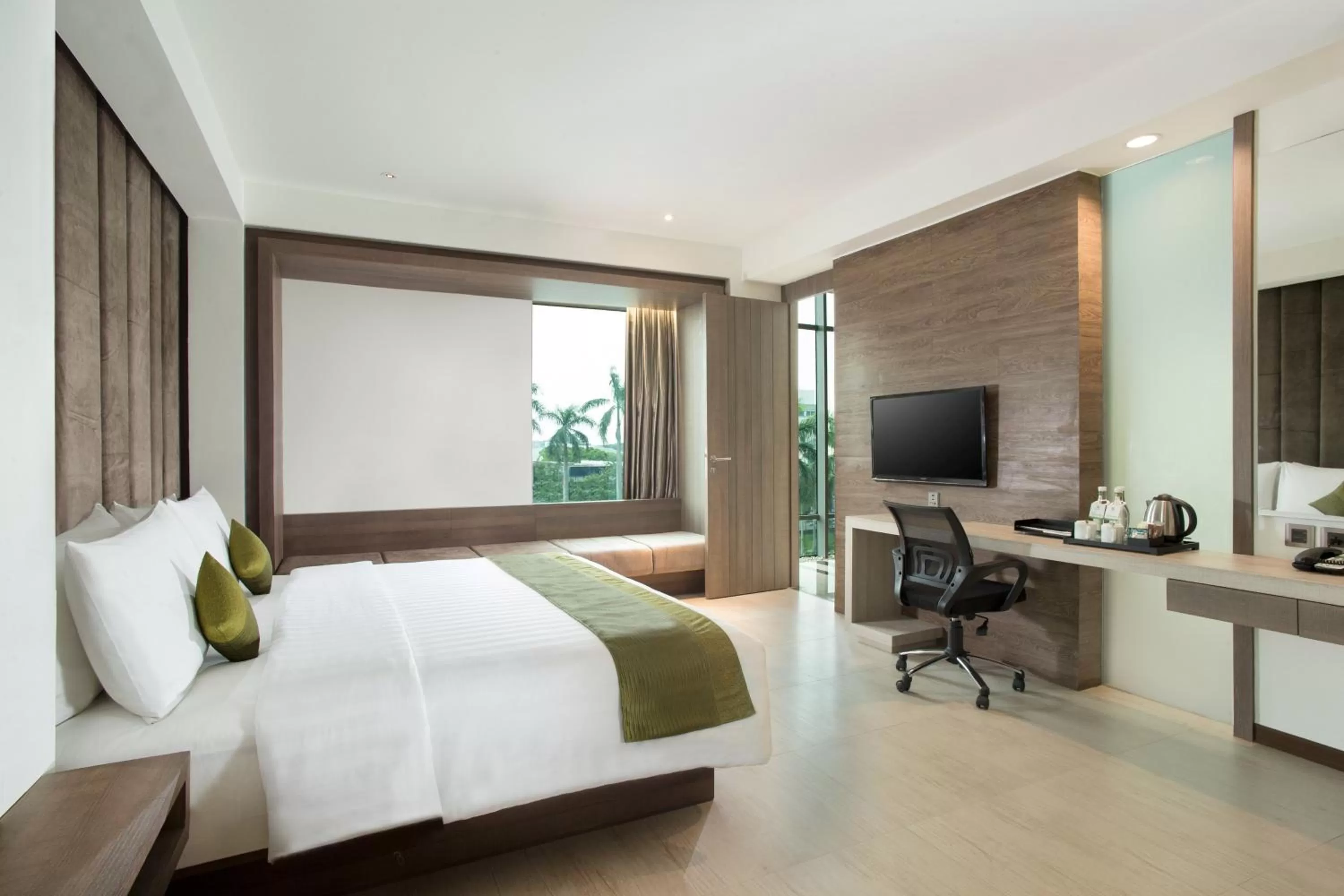 Photo of the whole room, Bed in Holiday Inn Cikarang Jababeka by IHG