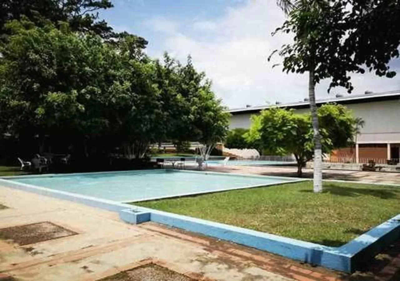 Swimming pool in Hotel Diriá Santa Cruz