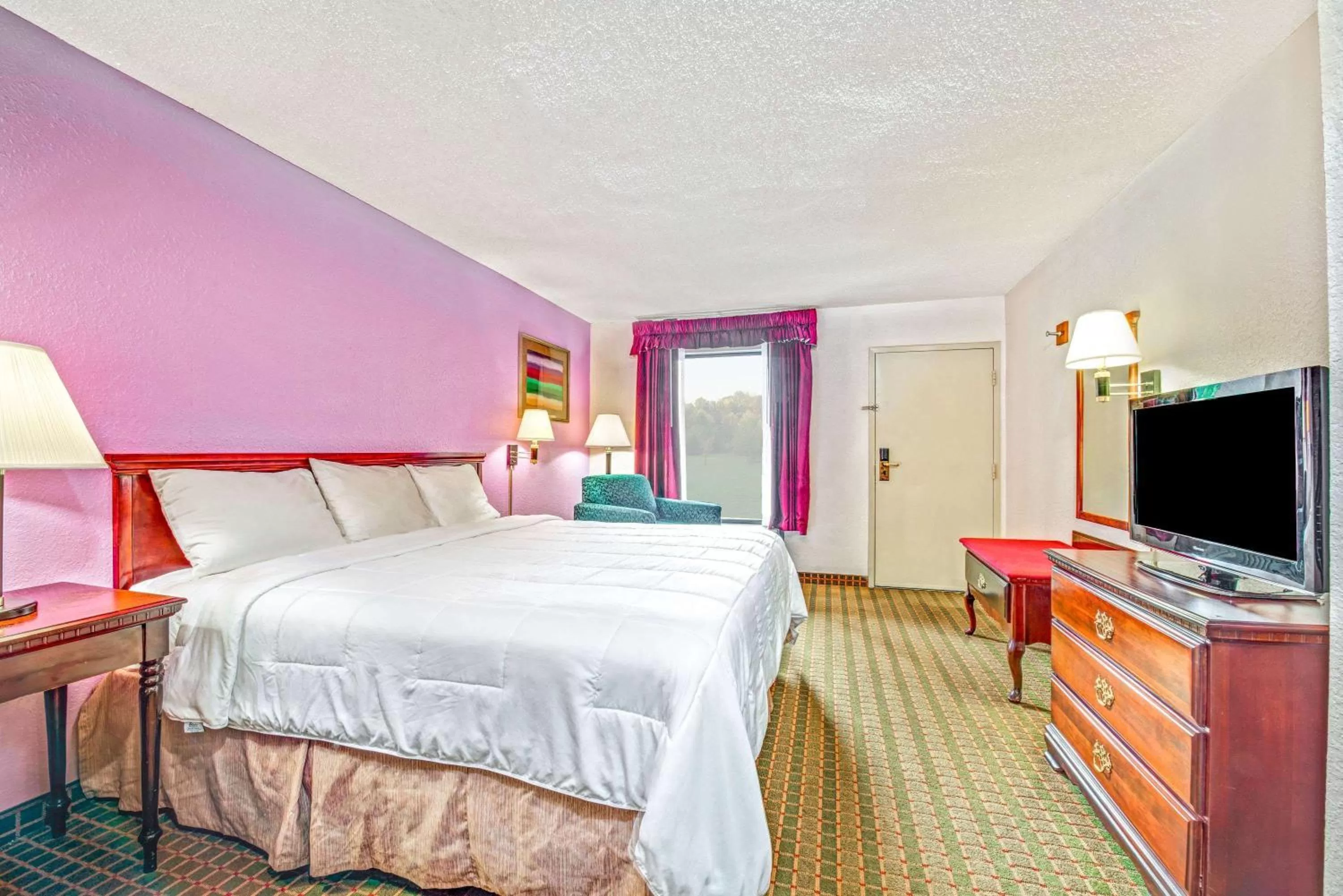 Photo of the whole room, Bed in Baymont by Wyndham McDonough