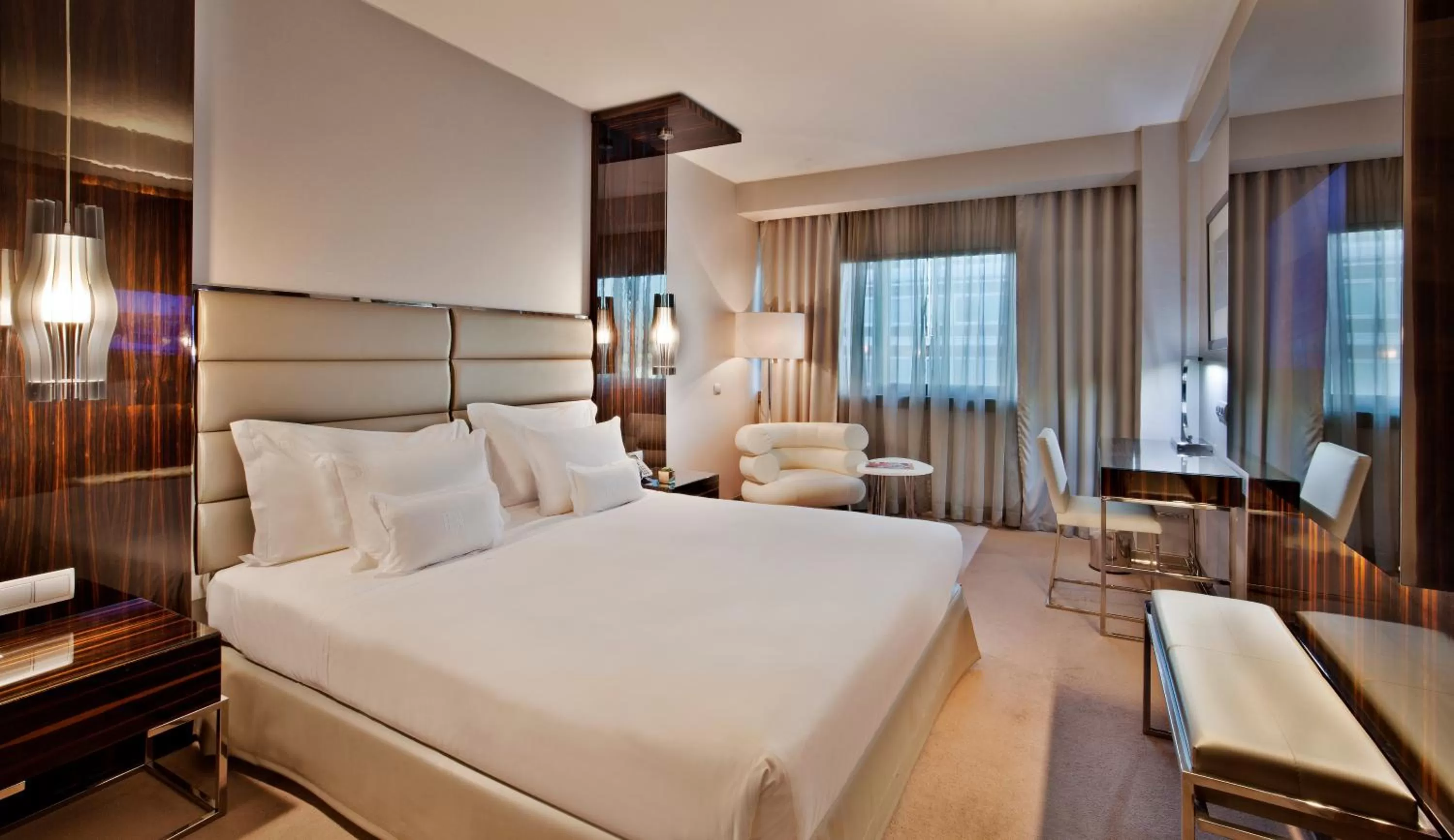 Deluxe Double Room in Altis Grand Hotel